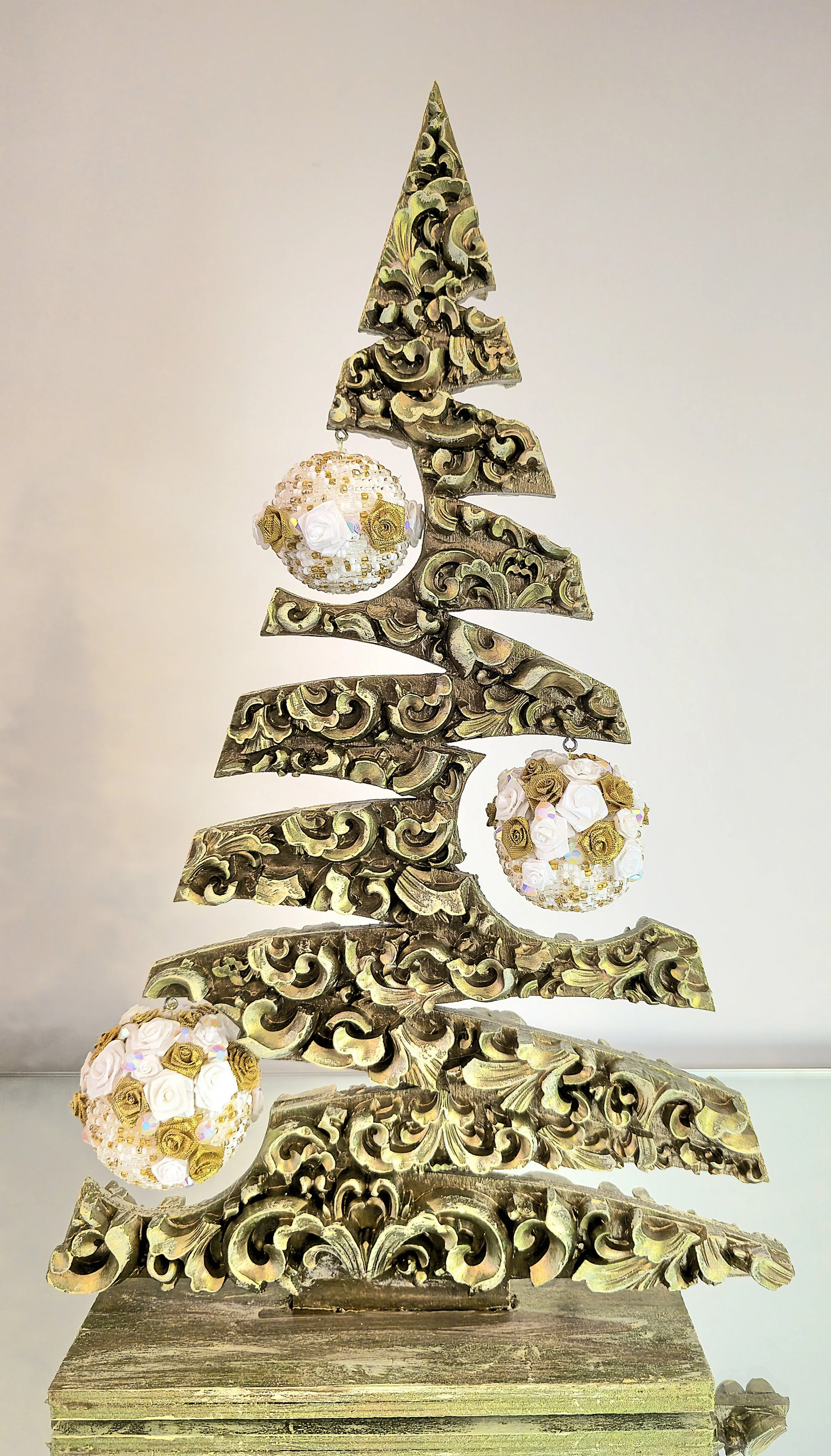 Sapin en Bois à Relief à 3 Boules Elisé