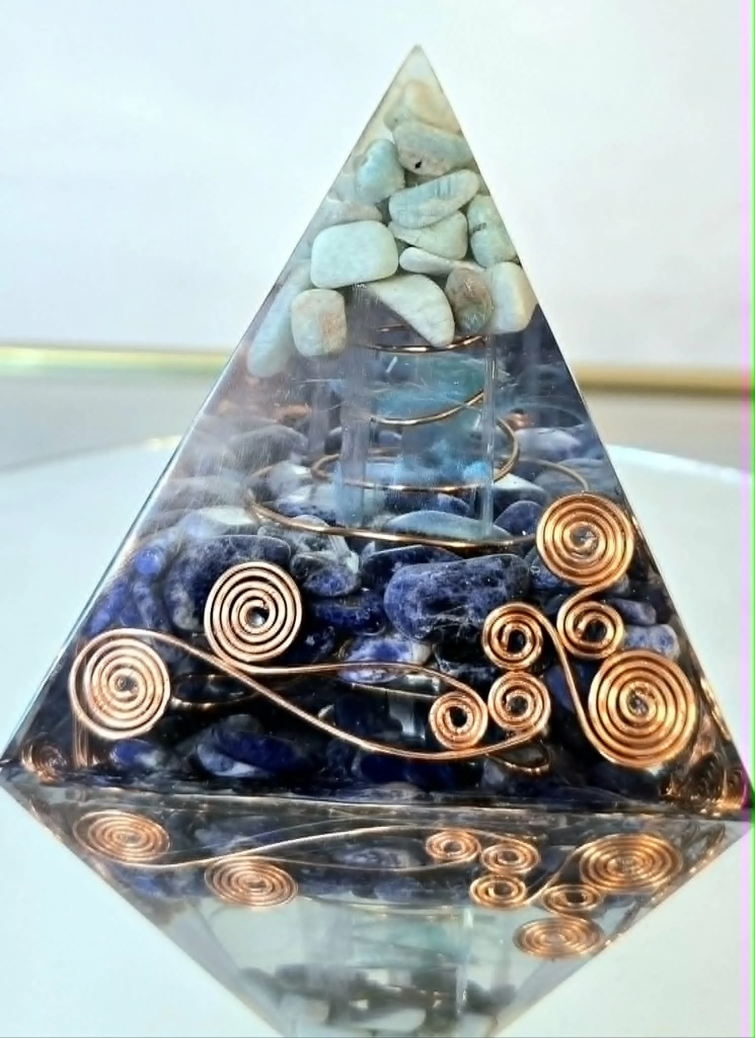 Sodalite, Amazonite et selenite.jpg
