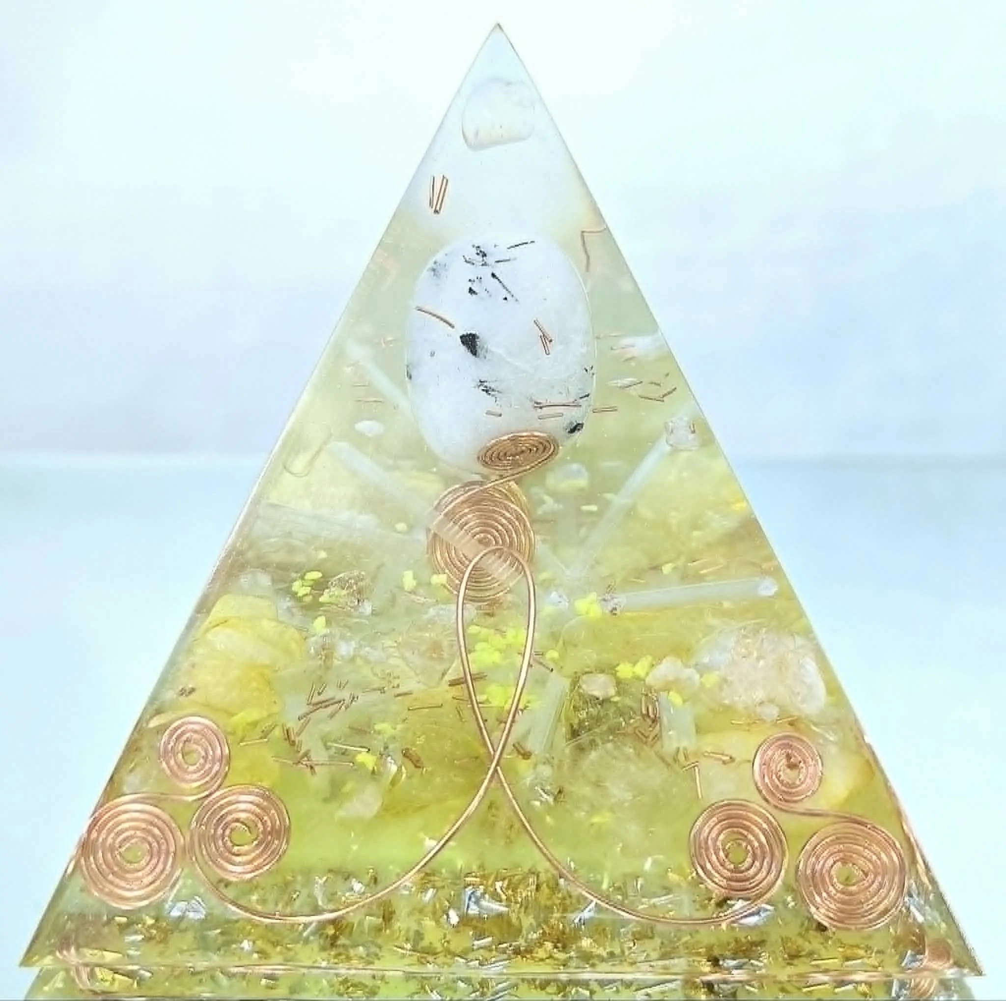 Pyramide Orgonite Énergétique L'Éveil de l'Orgone