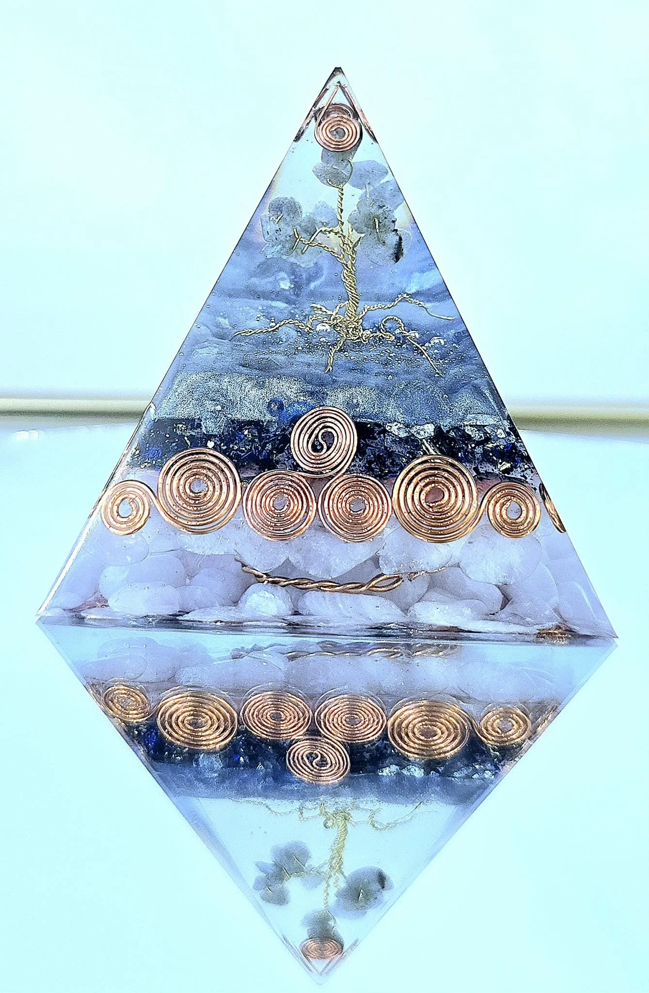 PYRAMIDE-ORGONITE-ARBRE-DE-VIE-QUARTZ-ROSE-ET-LABRADOTITE-CREATION-COCO-FAZETTE.jpg
