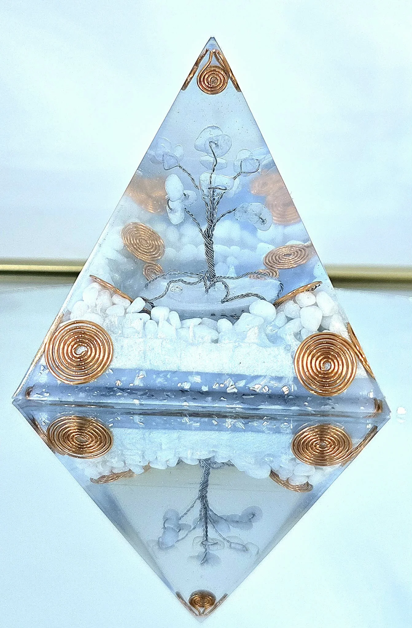 PYRAMIDE-ORGONITE-ARBRE-DE-VIE-AIGUE-MARINE-ET-OPALE-CREATION-COCO-FAZETTE.jpg