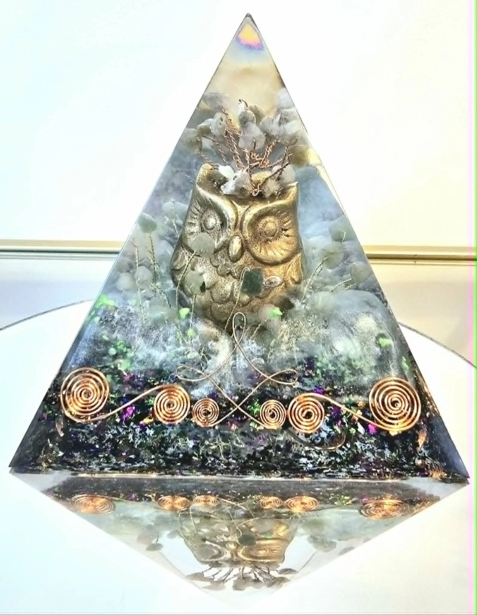 Pyramide Orgonite Hibou protection.jpg