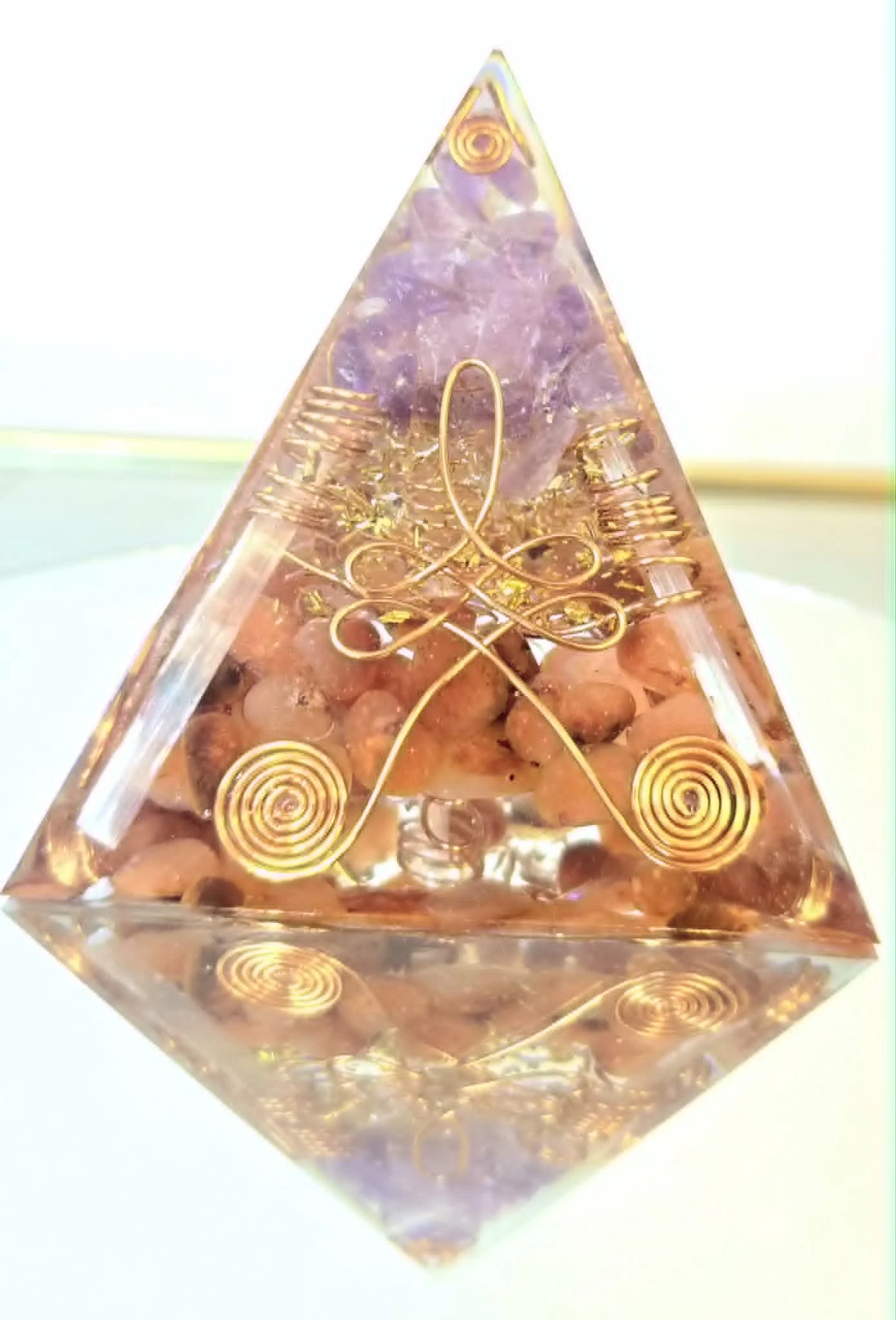 Cornaline, Amethyste et selenite.jpg