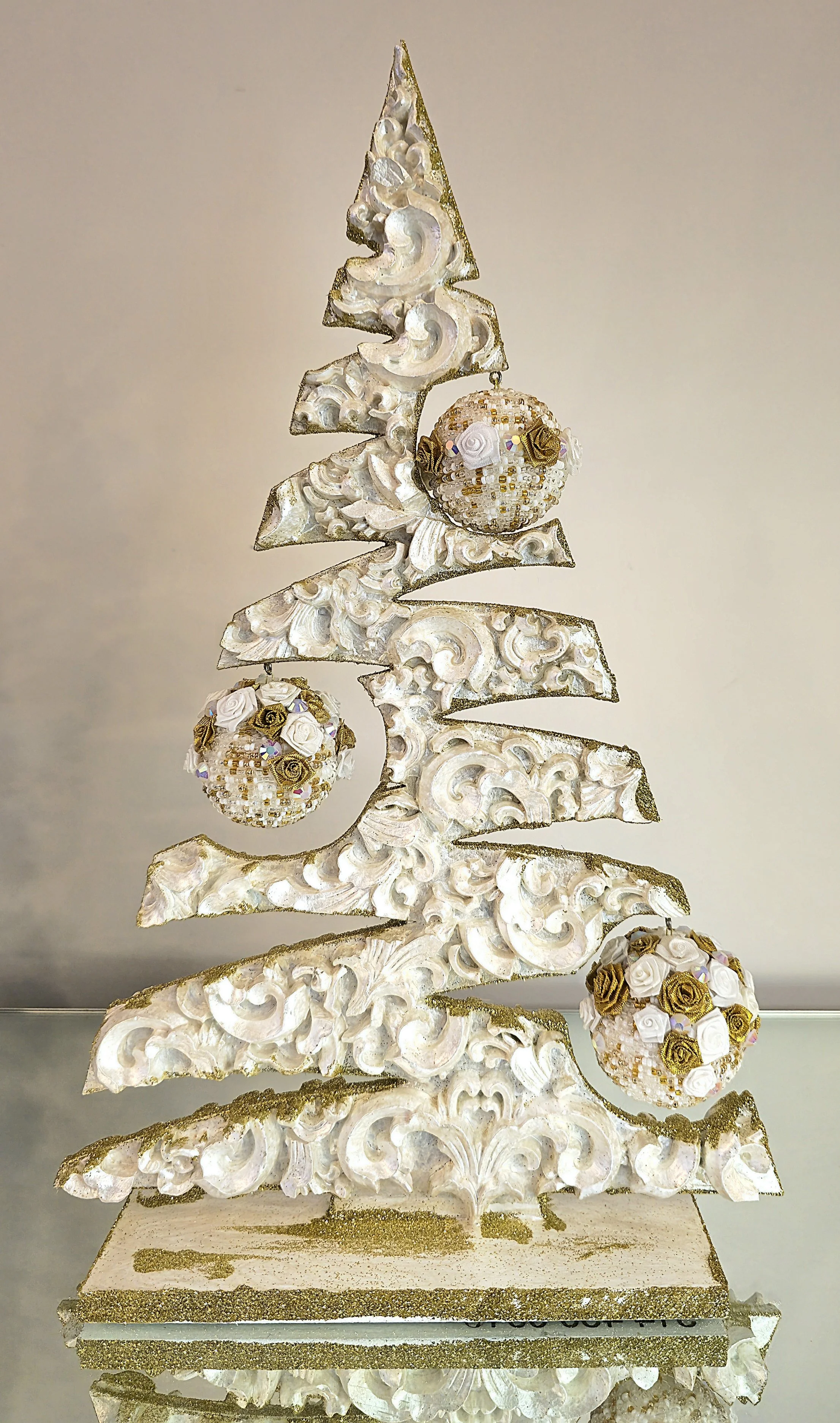 Sapin en Bois à Relief à 3 Boules Reine