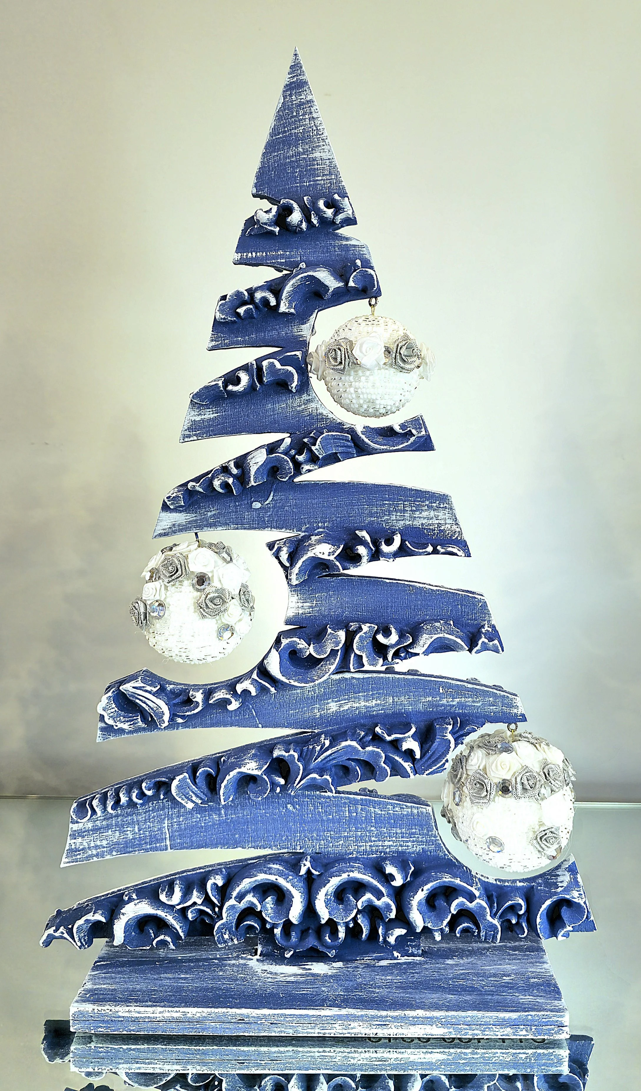 Sapin en Bois à Relief à 3 Boules Houx