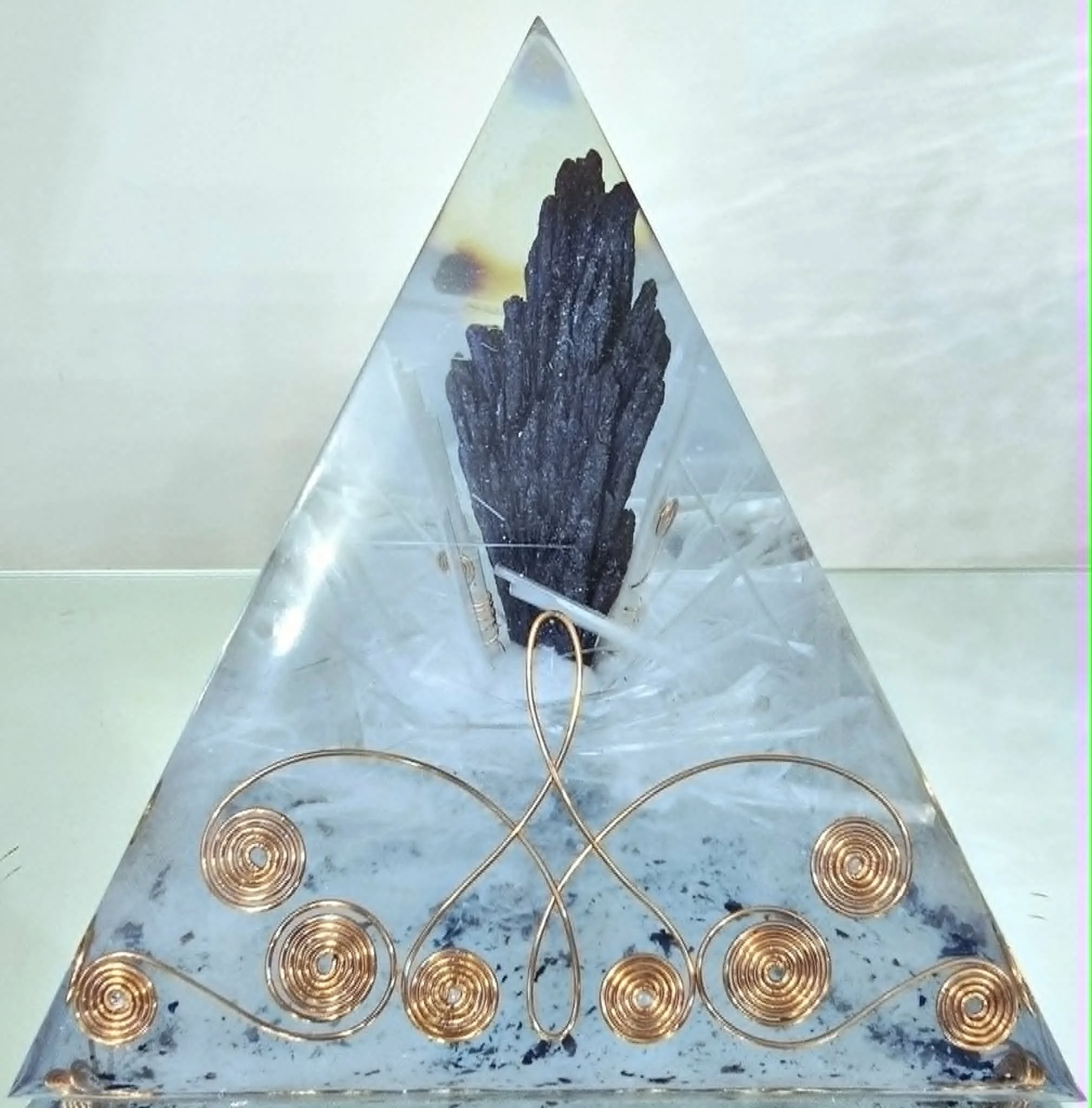 Pyramide Orgonite Prisme de Protection Énergétique