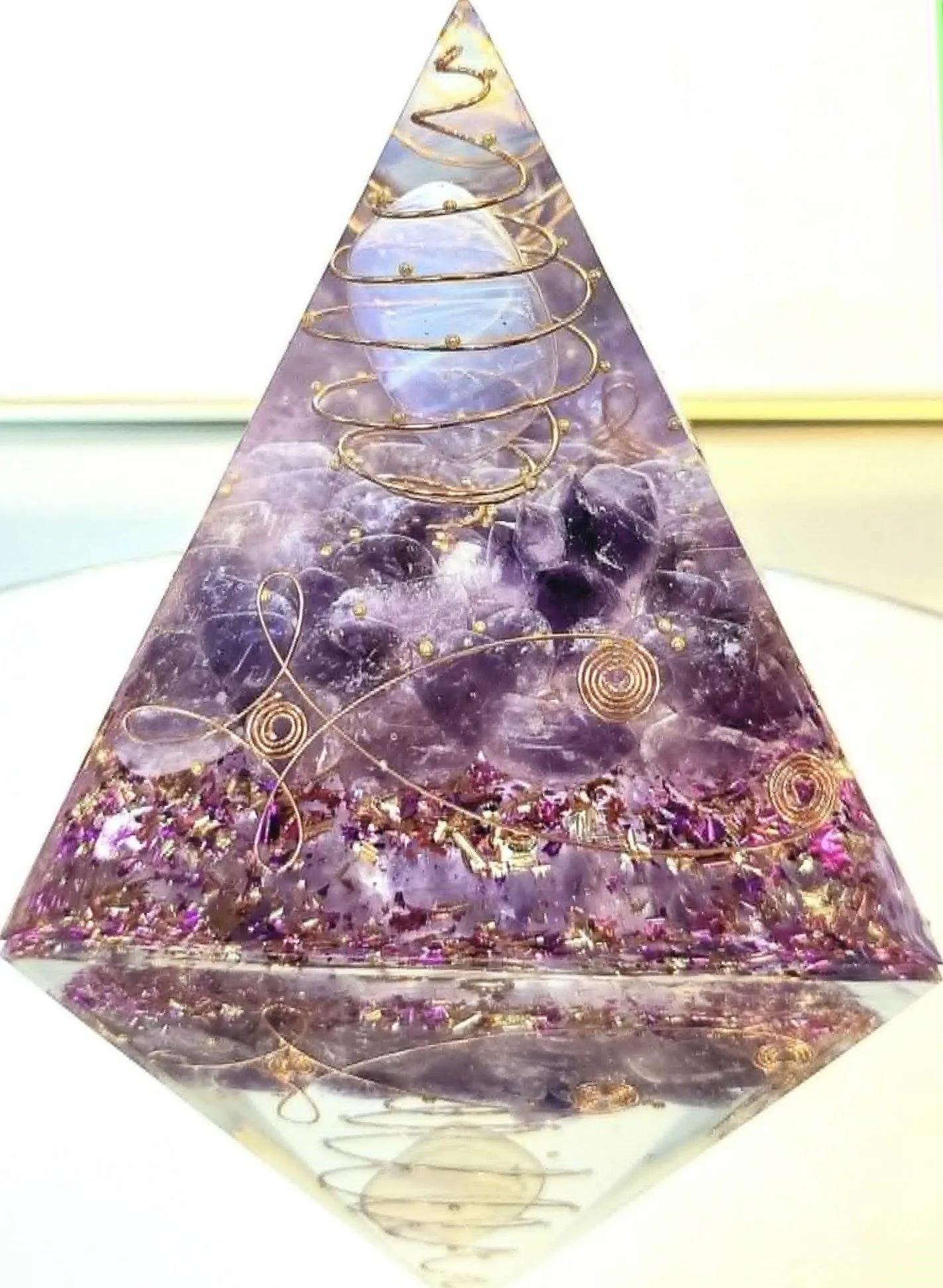 Pyramide Orgonite Mystique