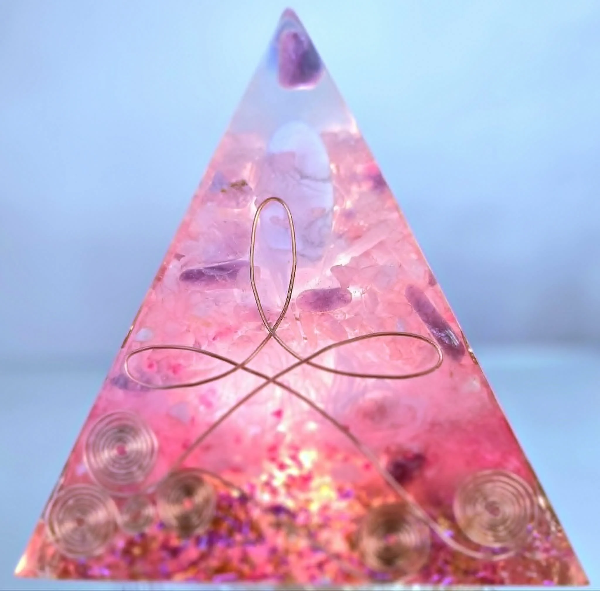 Howlite, Qrose, Amethyste et sélénite illuminée par COCO Fazette.jpg