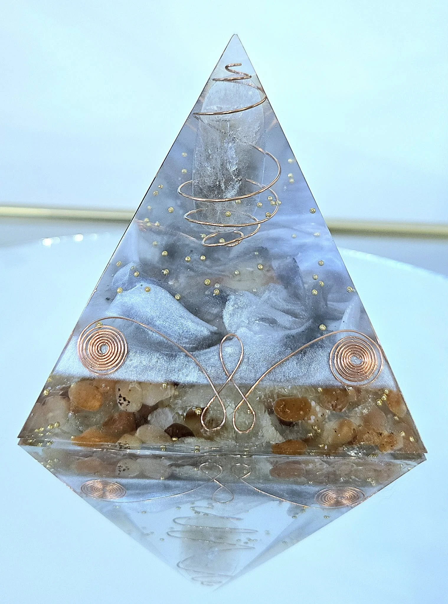 PYRAMIDE-ORGONITE-QUARTRZ-FUME-CORALINE-CITINE-CREATION-COCO-FAZETTE.jpg