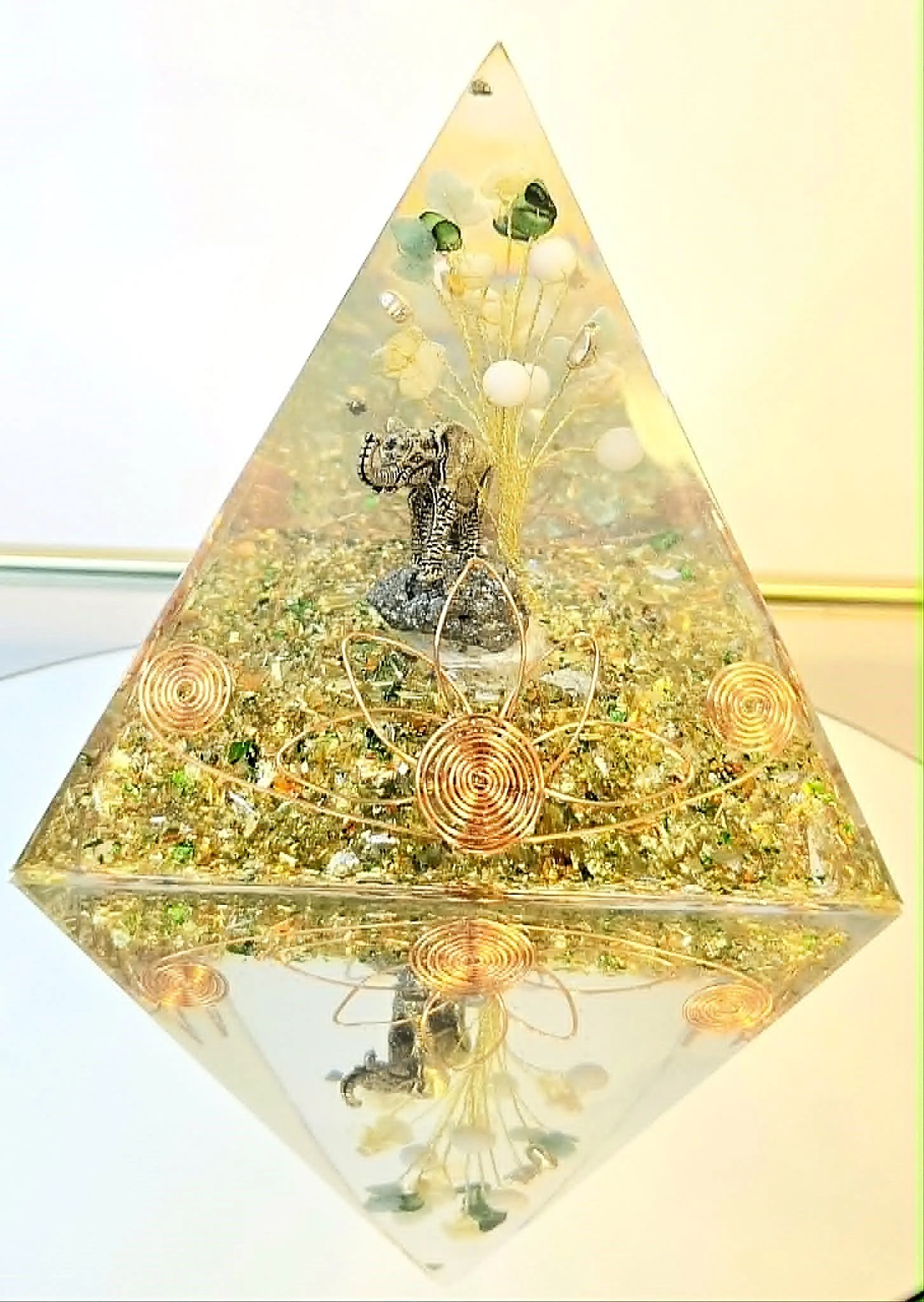 Pyramide Orgonite Eléphant de la fortune 1.jpg