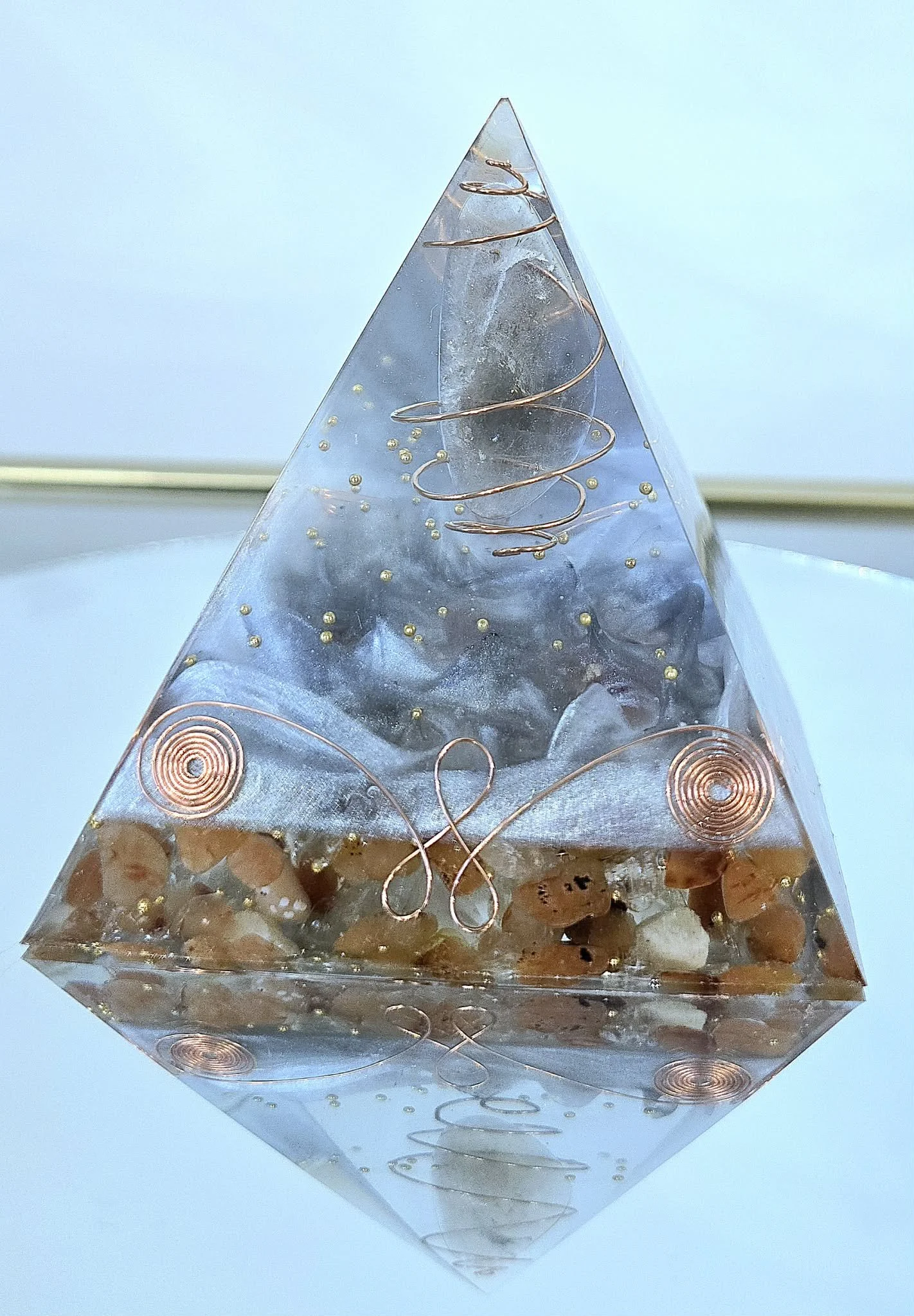 PYRAMIDE-ORGONITE-MOOVING-QUARTRZ-FUME-CORALINE-CITINE-CREATION-COCO-FAZETTE.jpg