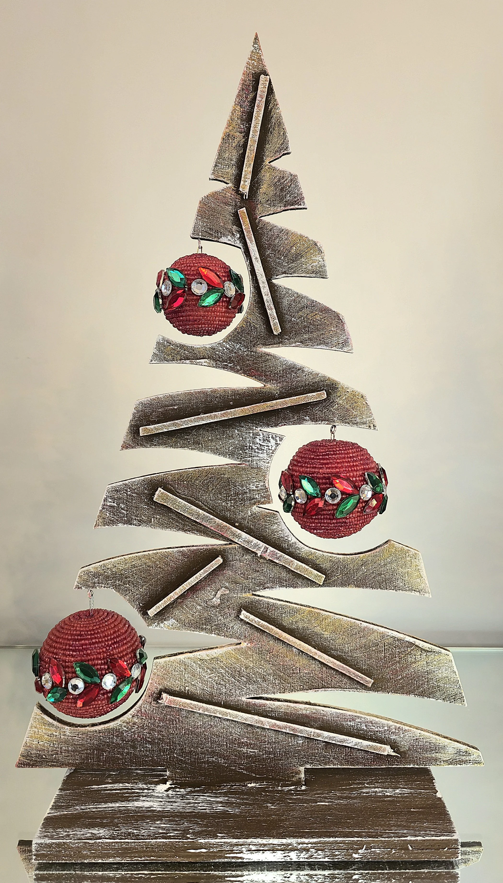 Sapin en Bois à Relief à 3 Boules Pascal