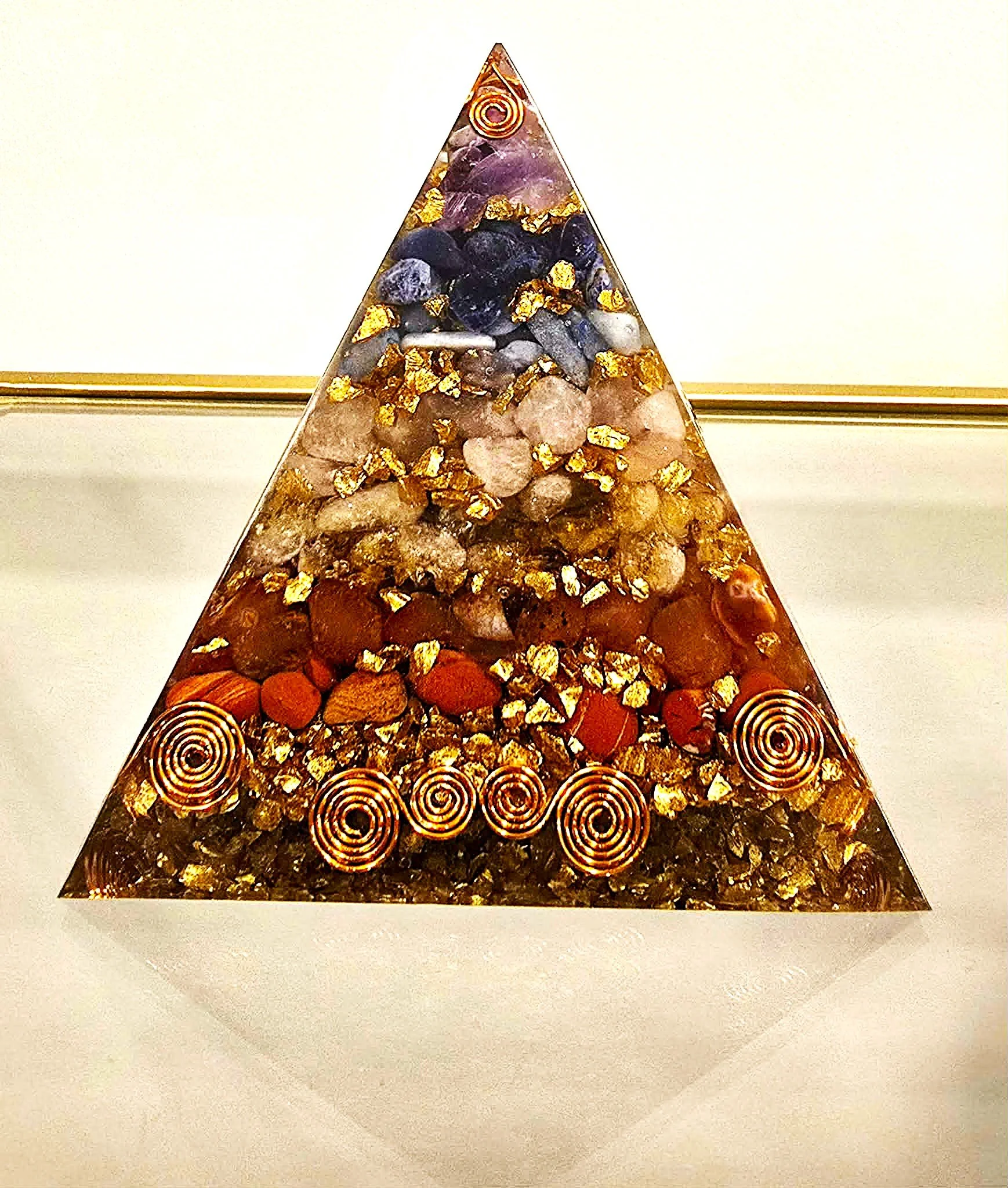 PYRAMIDE-ORGONITE-7-CHAKRAS-2-CREATION-COCO-FAZETTE.jpg