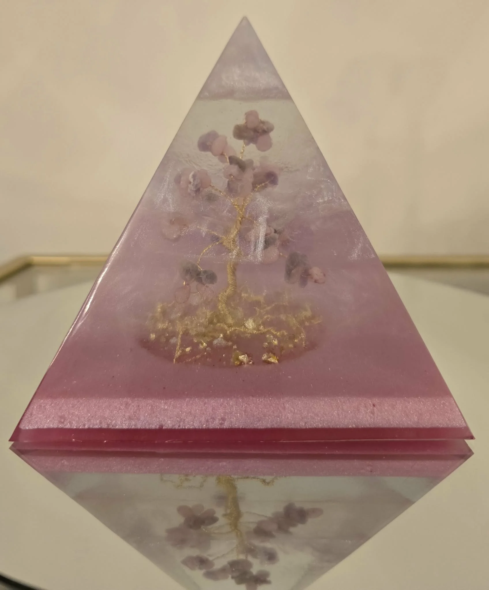 Pyramide-Orgonite-Arbre-de-Vie-Amethyste-et-Quartz-Rose-Creation-COCO-Fazette.jpg