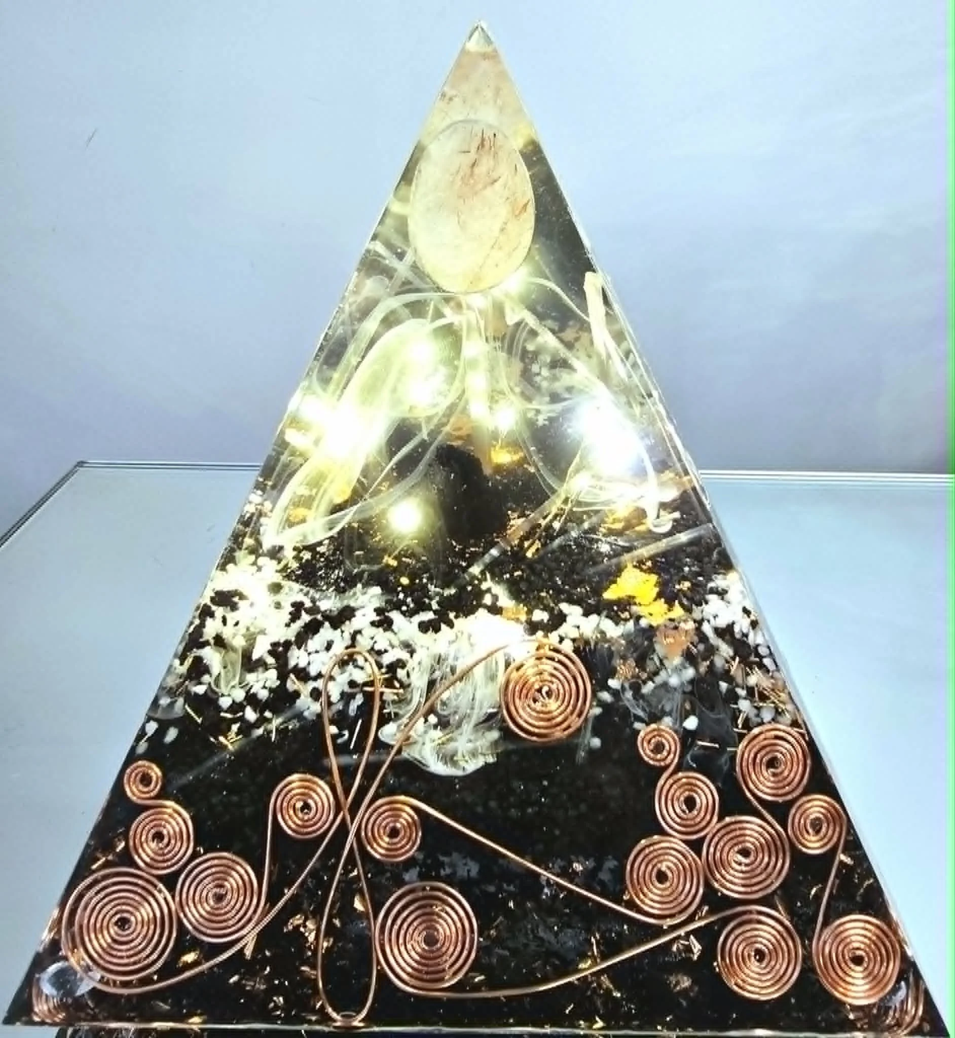Pyramide  Orgonite Protection Ultime