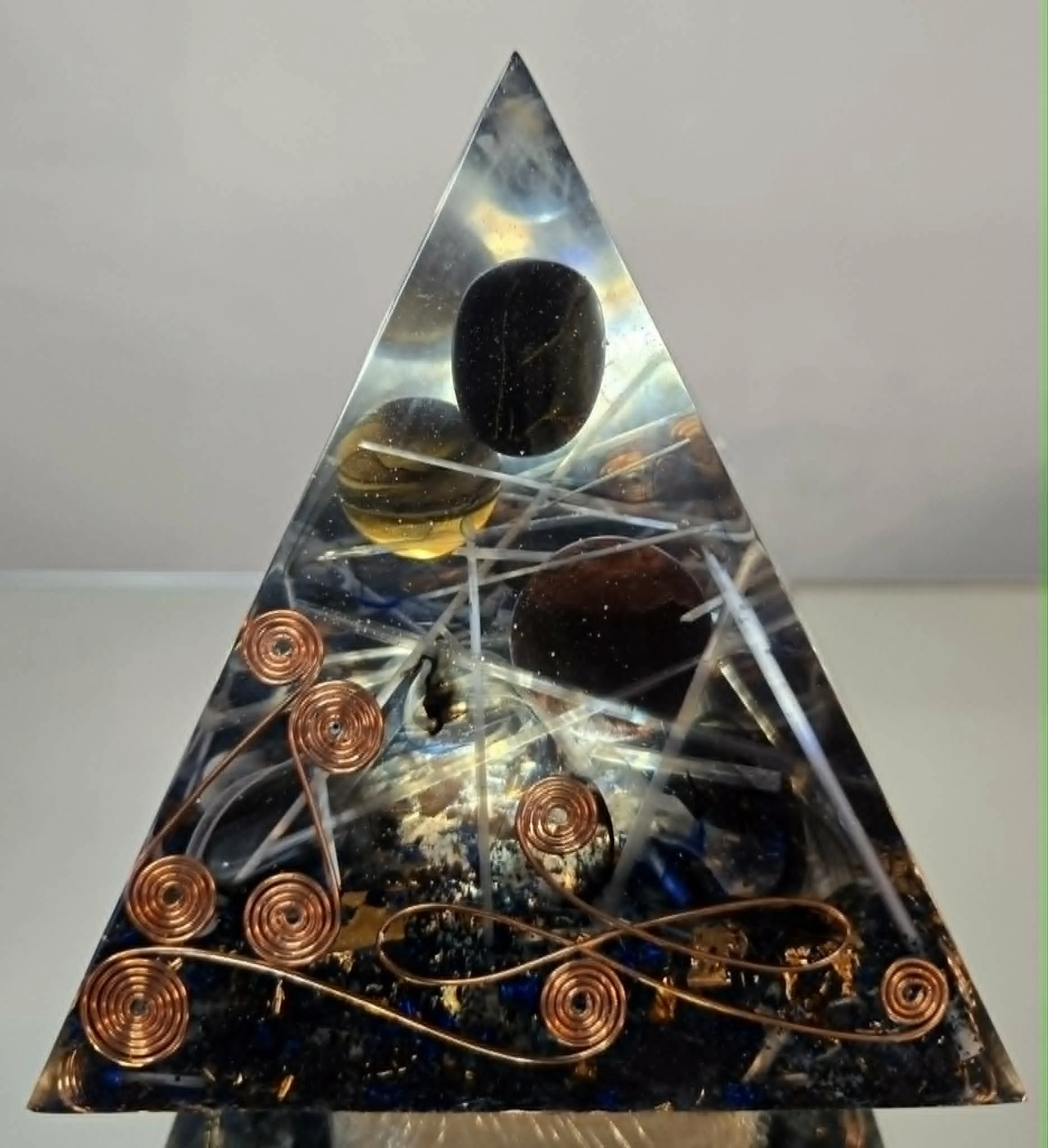 Pyramide Orgonite Tiger Eye