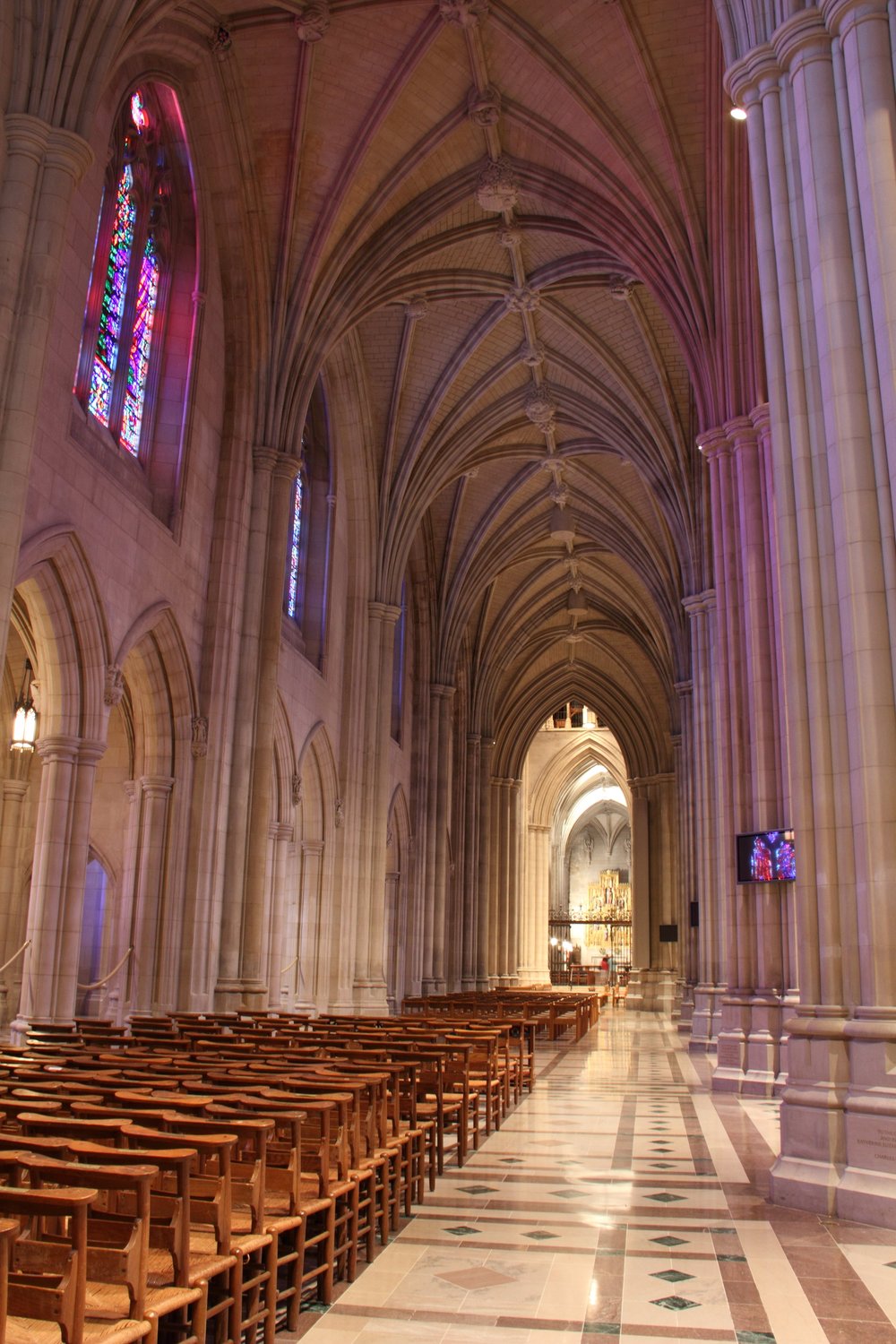 Interior_of_the_Washington_National_Cathedral_02.jpg