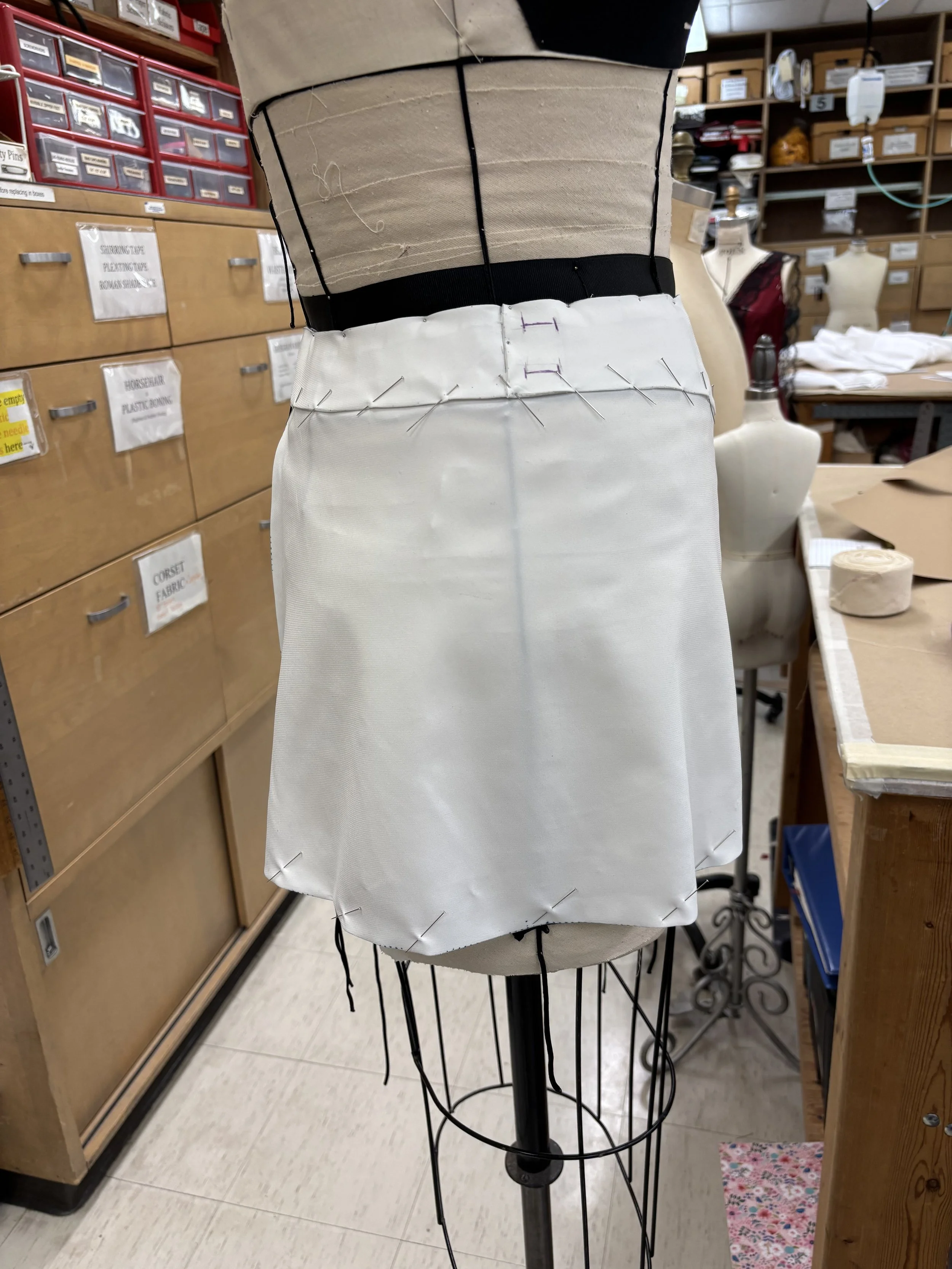 Straight-to-bias Tap Shorts 1/2 Drape