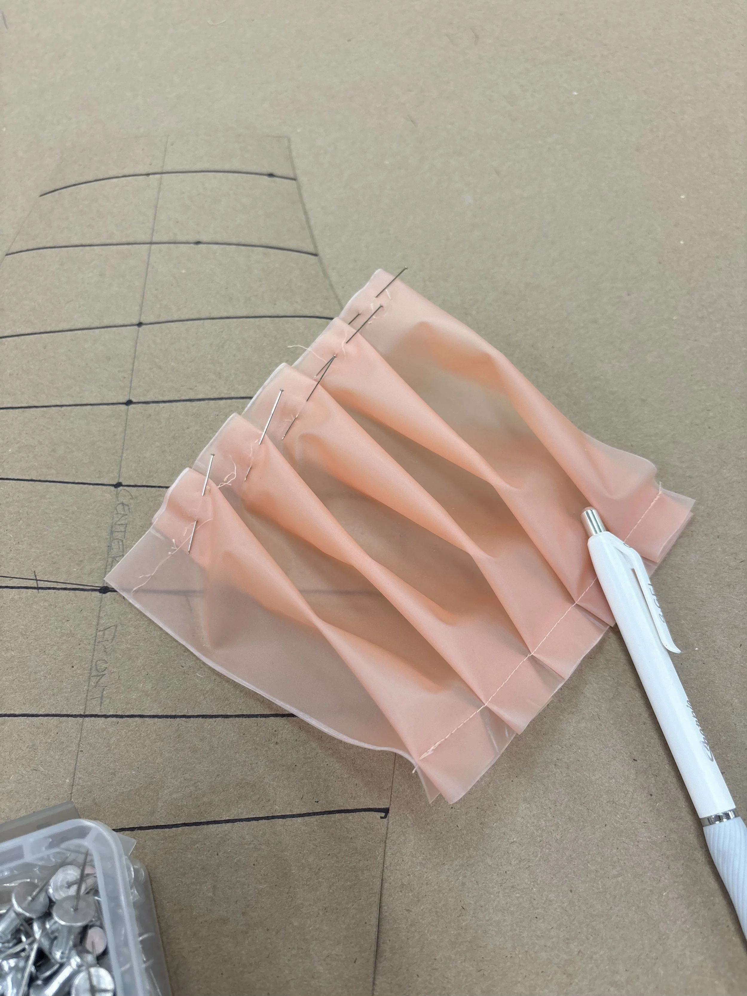 Asymmetric and even pleat sample with Polyeurethane
