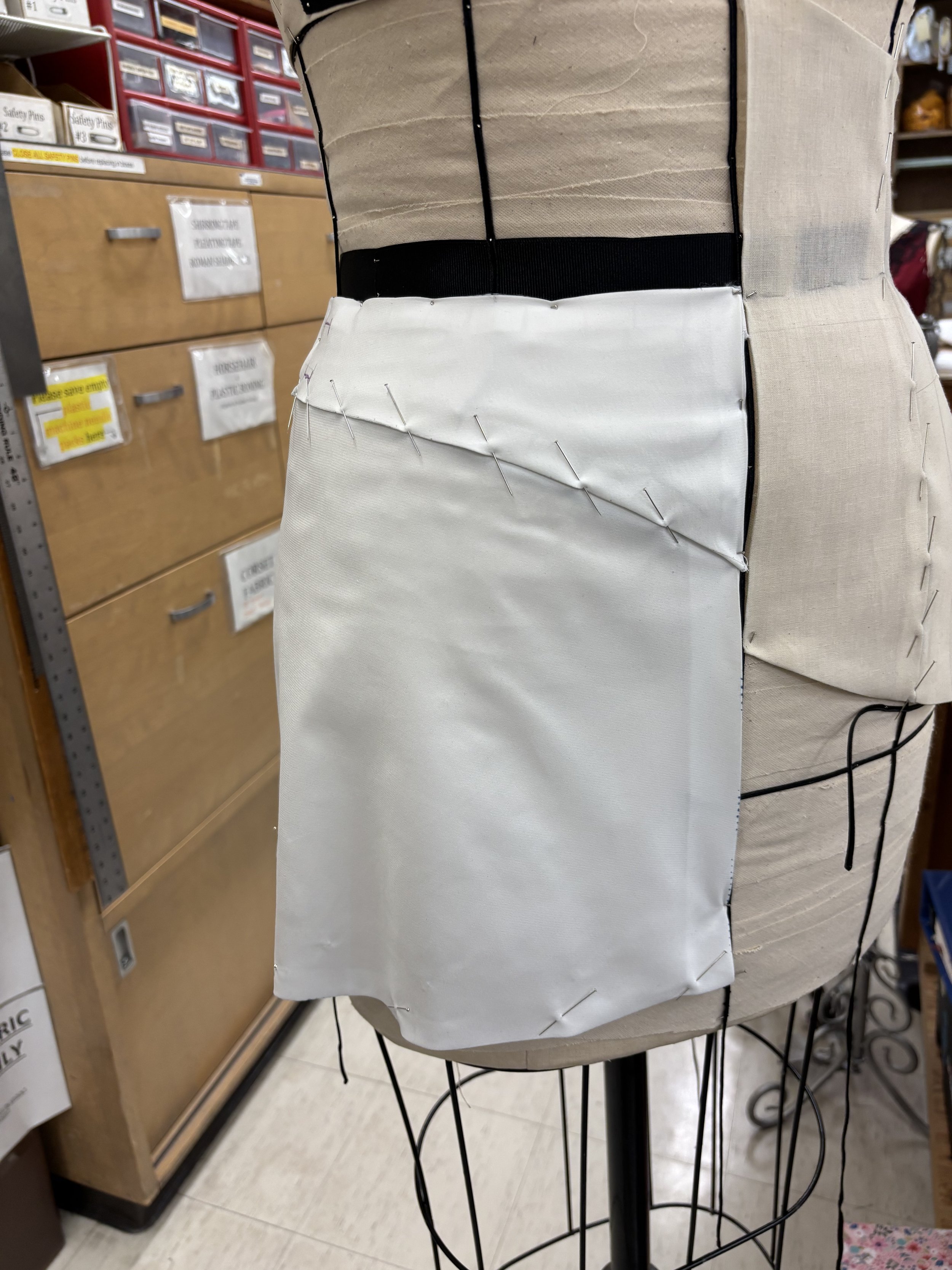 Straight-to-bias Tap Shorts 1/2 Drape