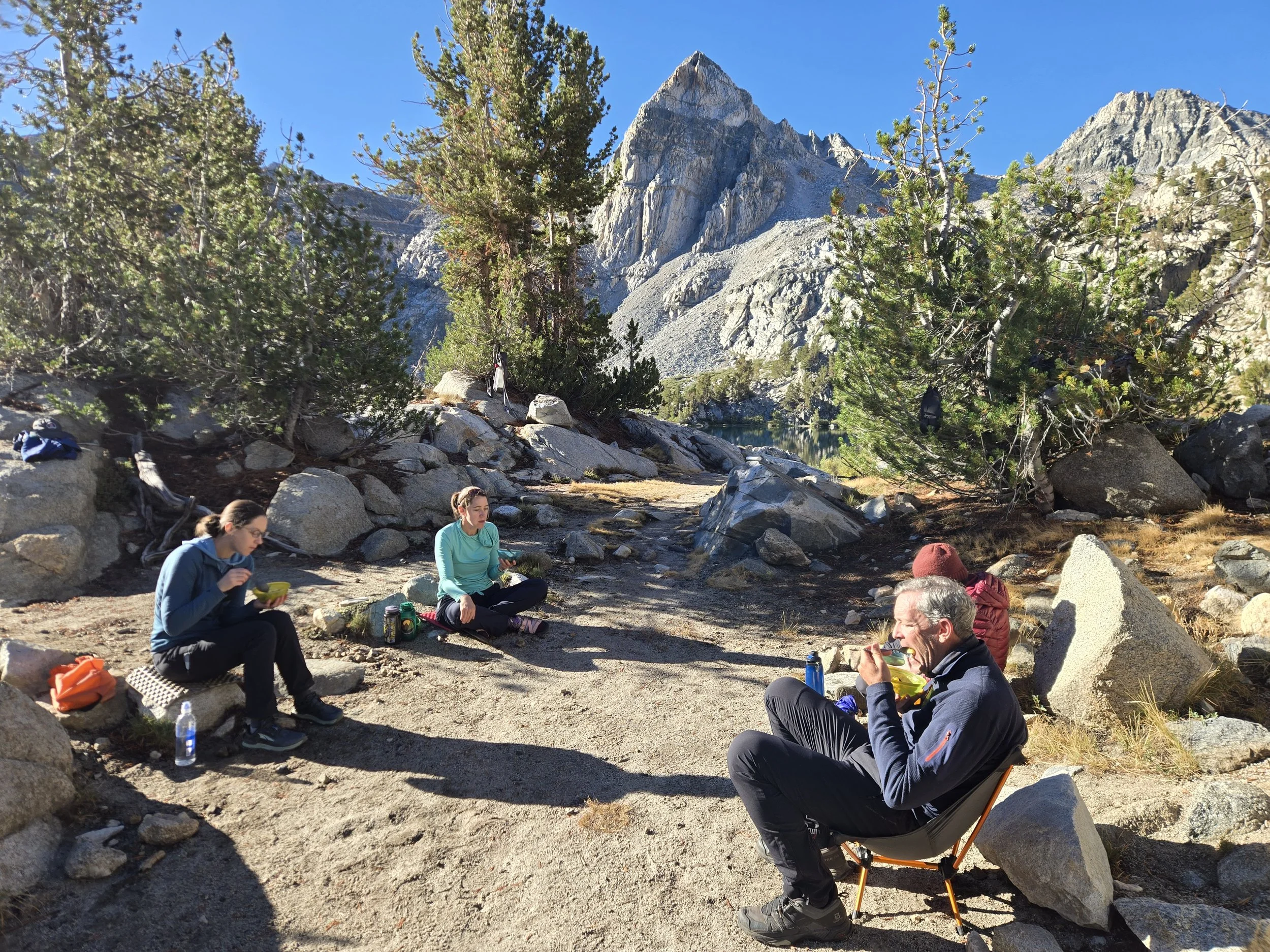 Rae Lakes 26 Group eating breakfast.jpg