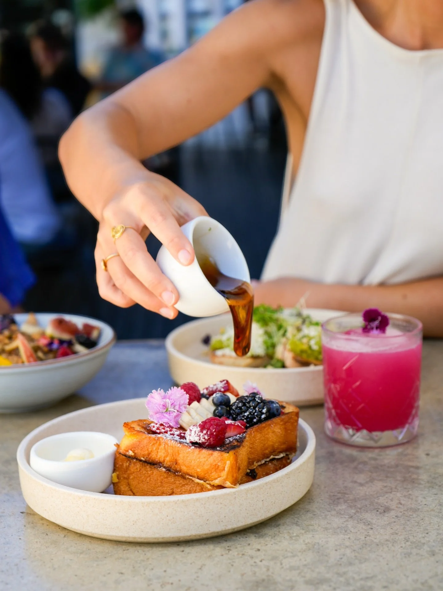 Swipe through the sweetness ~ 🌸🍯

Golden French toast, fresh fruit, flowers, and that slow pour of honey over the top.

A little moment of joy, the Riversmith way.🌞
.
.
.
#MargaretRiverBrunch #MargsBrunch #MargaretRiverCafes #BestBrunchMargs #brun