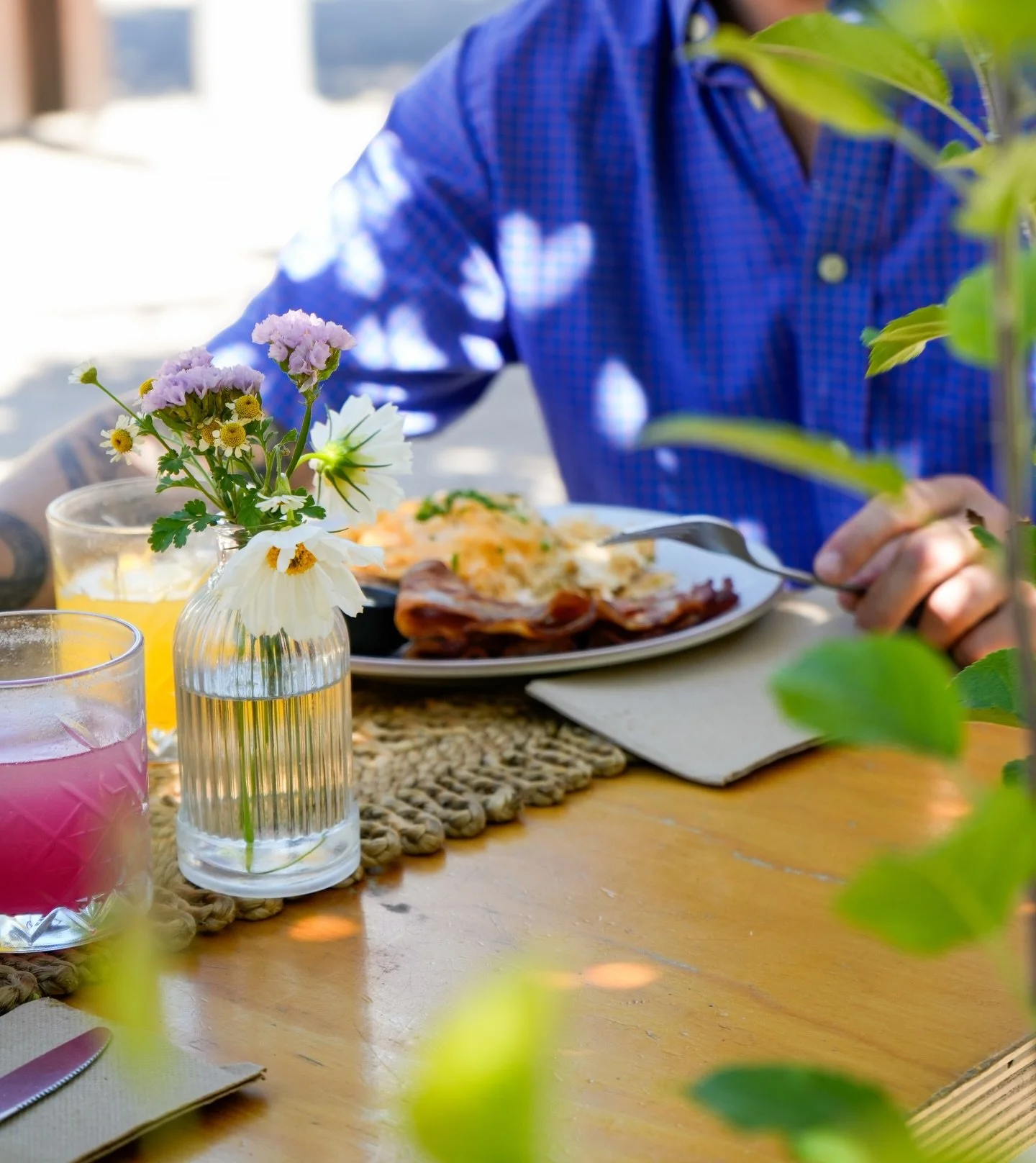 Weekend is here! Good coffee, fresh flowers &amp; delicious food ~the perfect way to kick off @wsl 🌞

Don&rsquo;t forget: Pop up is ON tomorrow from 8am!🌸

Come say hi ~ see you at Riversmith! ✌🏻
. 
.
.
#MargaretRiverBrunch #BestBrunchMargs #Brunc
