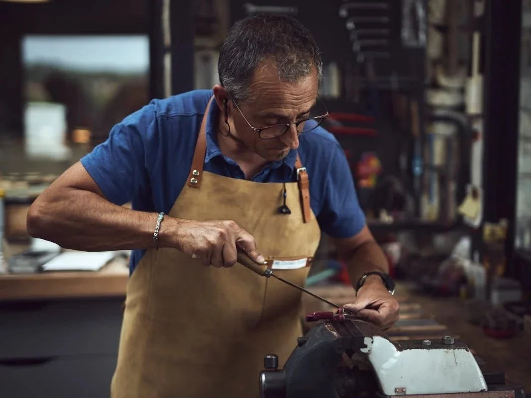   

  
Reportage industriel & savoir-faire
 


  Images de production, gestes métier, ateliers, sites sensibles, chantiers et environnements techniques. 

 Lire l’article →  -- 

 