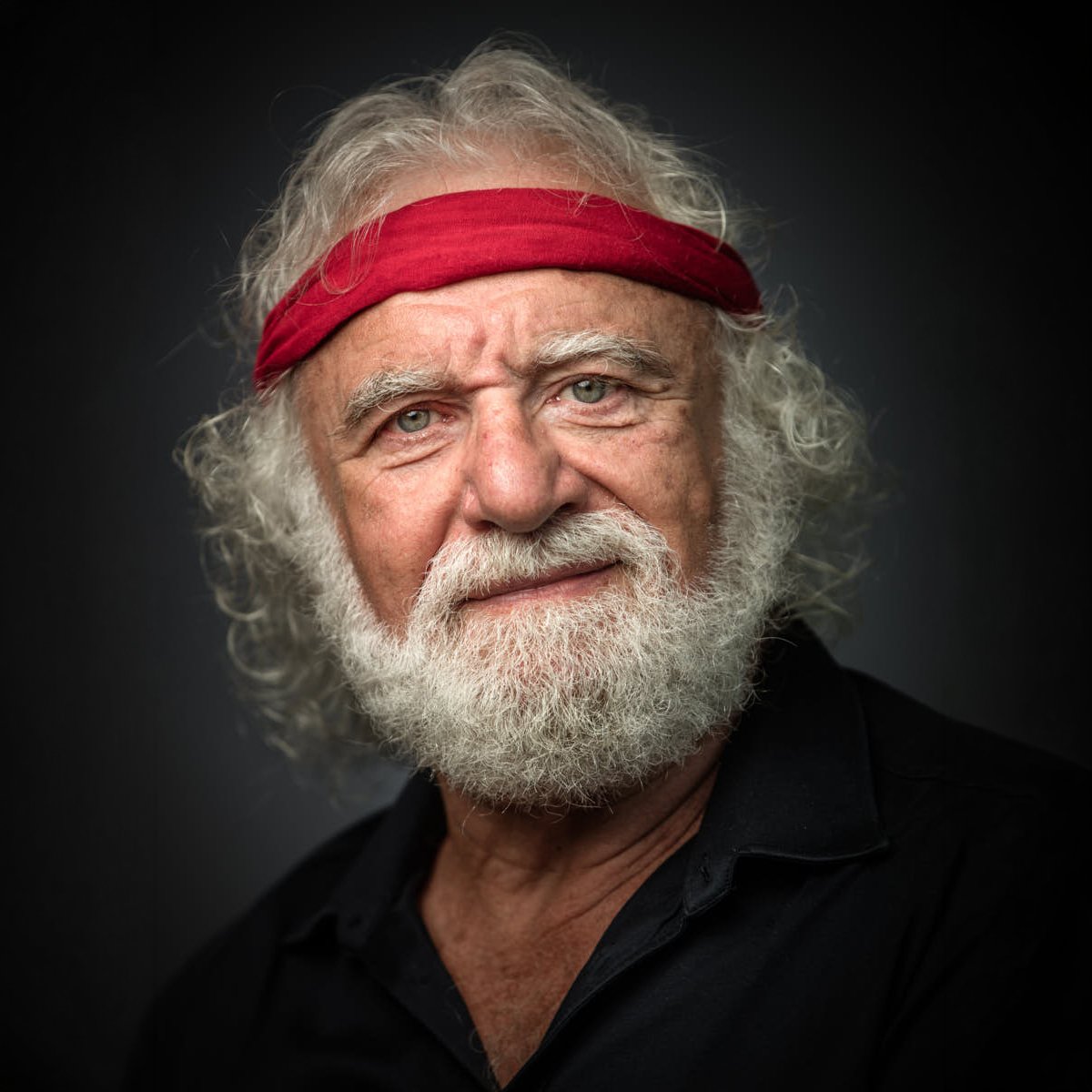   

  
Brothers in Arms – portraits de légendes du rugby français
 


  Un projet éditorial autour de la  génération 1987 du XV de France.  
Près de  35 légendes du rugby  photographiées en studio mobile à travers la France :  Rives, Sella, Blanco, O