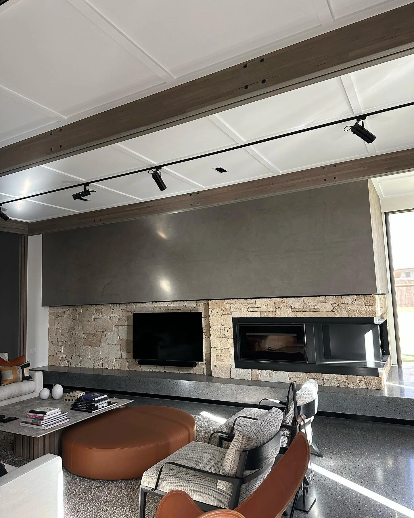One of our beautiful projects recently completed.
-Sonos audio throughout the home and outdoor areas
-Samsung TV’s installed in custom made joinery to discreetly house Sonos sub’s amps and equipment
-CCTV, Alarm, Intercoms & access co