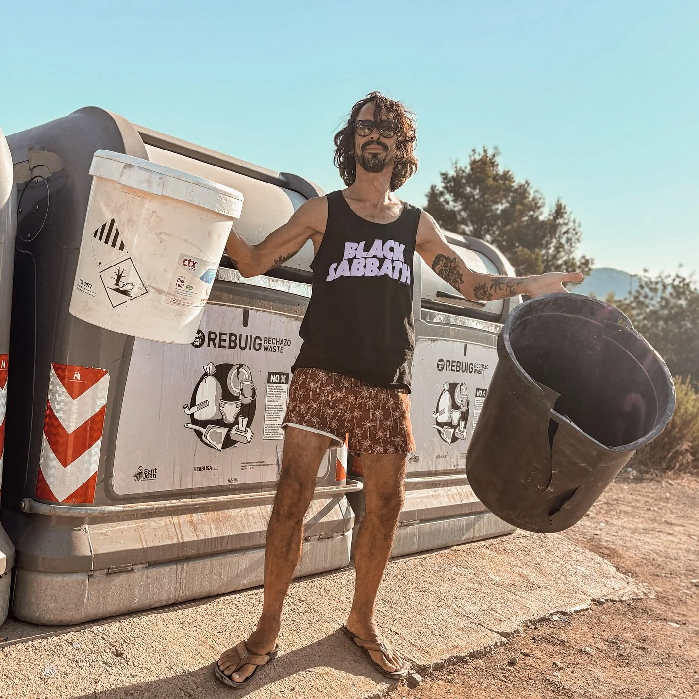 Zelfs op vakantie liggen de trommels voor het oprapen! En nog mooier; de stokken groeien hier gewoon langs de weg (👉🏽slide) 🤩

Dat vraagt om een 🎥🍿🥁