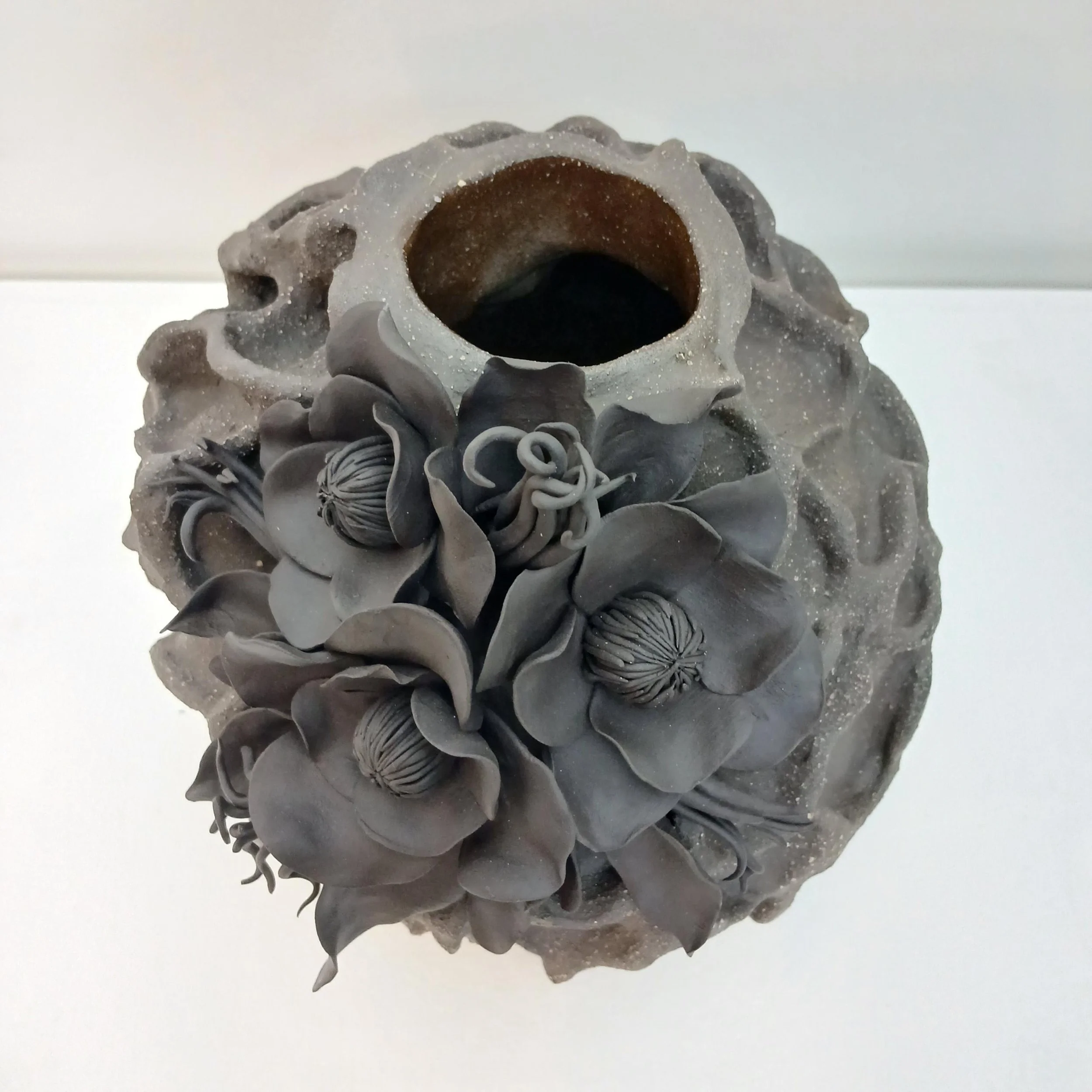 Lauren_Hotson_Ceramics_Flora_in_the_Cradle_of_Stone_no.1_17.jpg