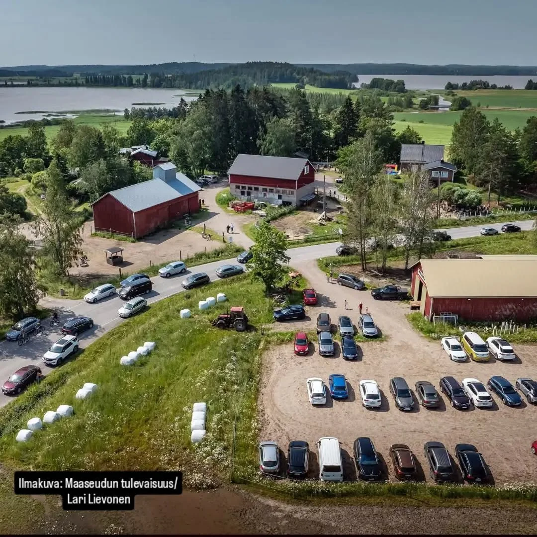 📢TAPAHTUMA INFO LAUANTAILLE 

🚗Pys&auml;k&ouml;inti ratsastuskent&auml;lle, seuraa opasteita (ja tien varteen)
🐎Poniratsastus ja k&auml;rryajelu palvelee LAUANTAINA KLO 10-12 (t&auml;ll&auml; pisteell&auml; k&auml;teinen tai mobilepay (5e) tai mak