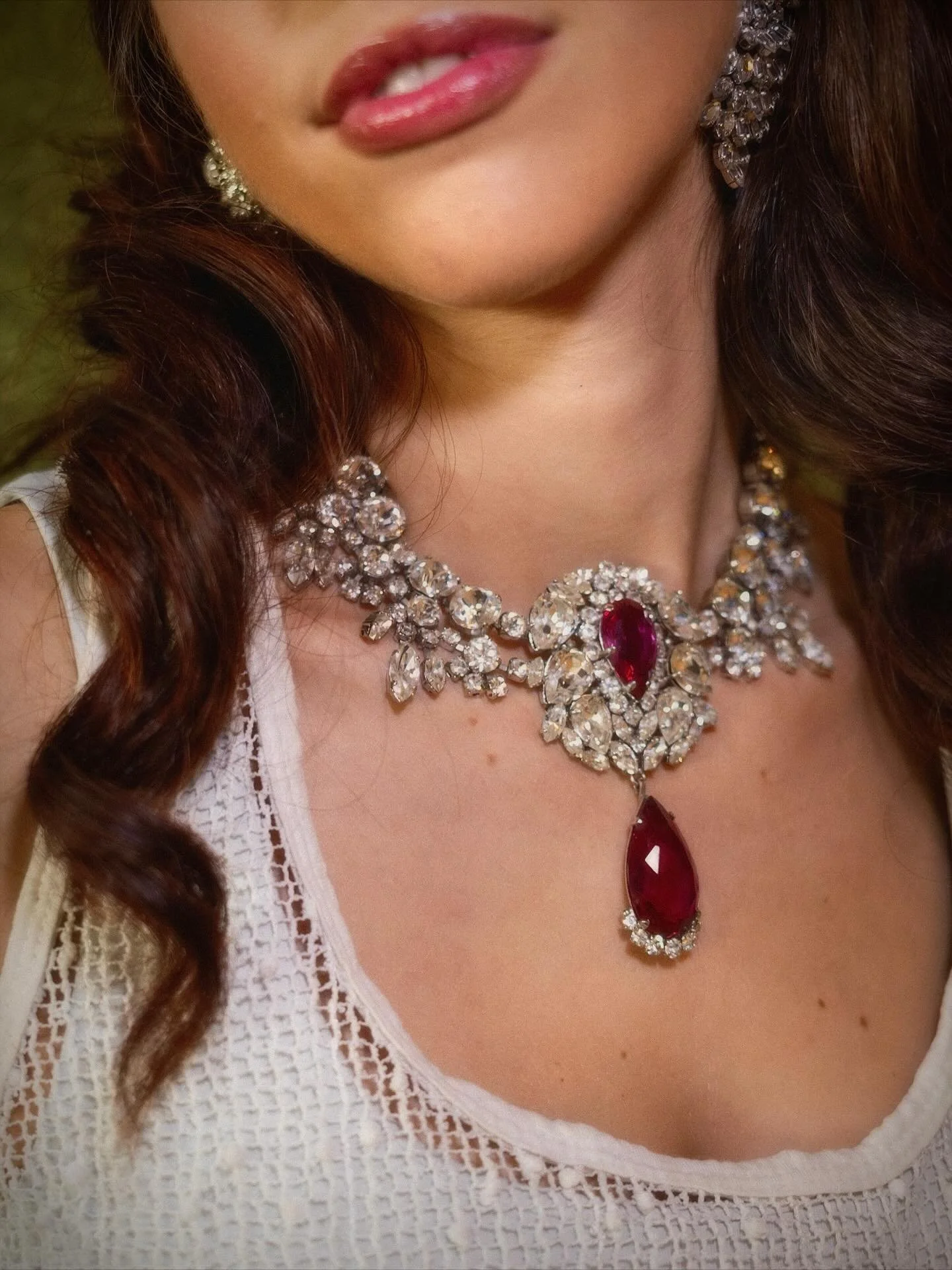 ✨Max M&uuml;ller Kaufbeuren statement necklace paired with Christian Dior Germany &rsquo;66 earrings✨

Bold ruby tones and crystal florals unite in this Max M&uuml;ller masterpiece and Dior &rsquo;66 earrings.

Model: @ctsiamparta 
Hairstylist: @shir