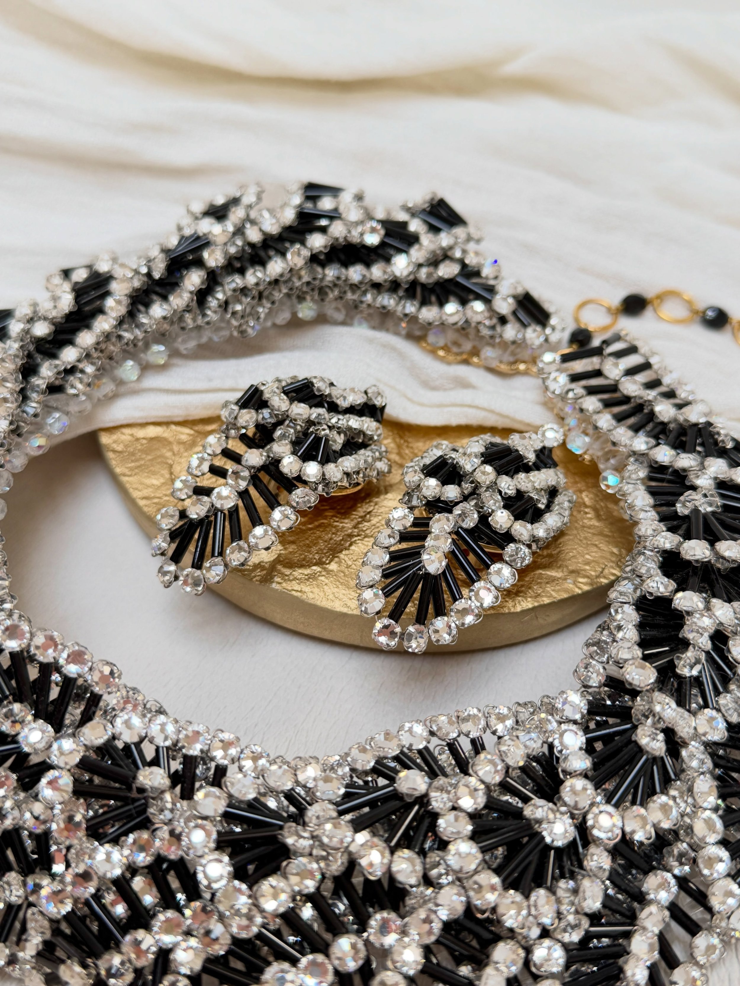 Coppola e Toppo archive re-edition Set✨ 🇮🇹
@coppola_e_toppo 

If you know costume jewelry, you know the name Coppola e Toppo represents the pinnacle of Italian beadwork. Notably worn by Princess Charlene of Monaco at the Monaco National Day Gala Ni