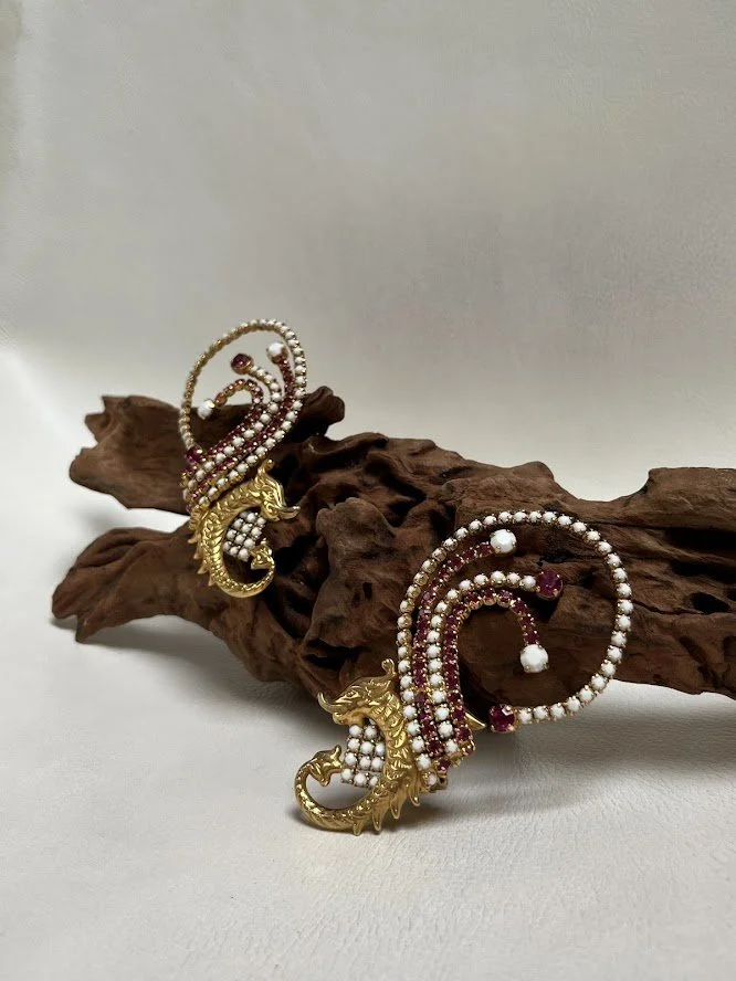 Deliguoro Swarovski Serpentine Pearl Earclips