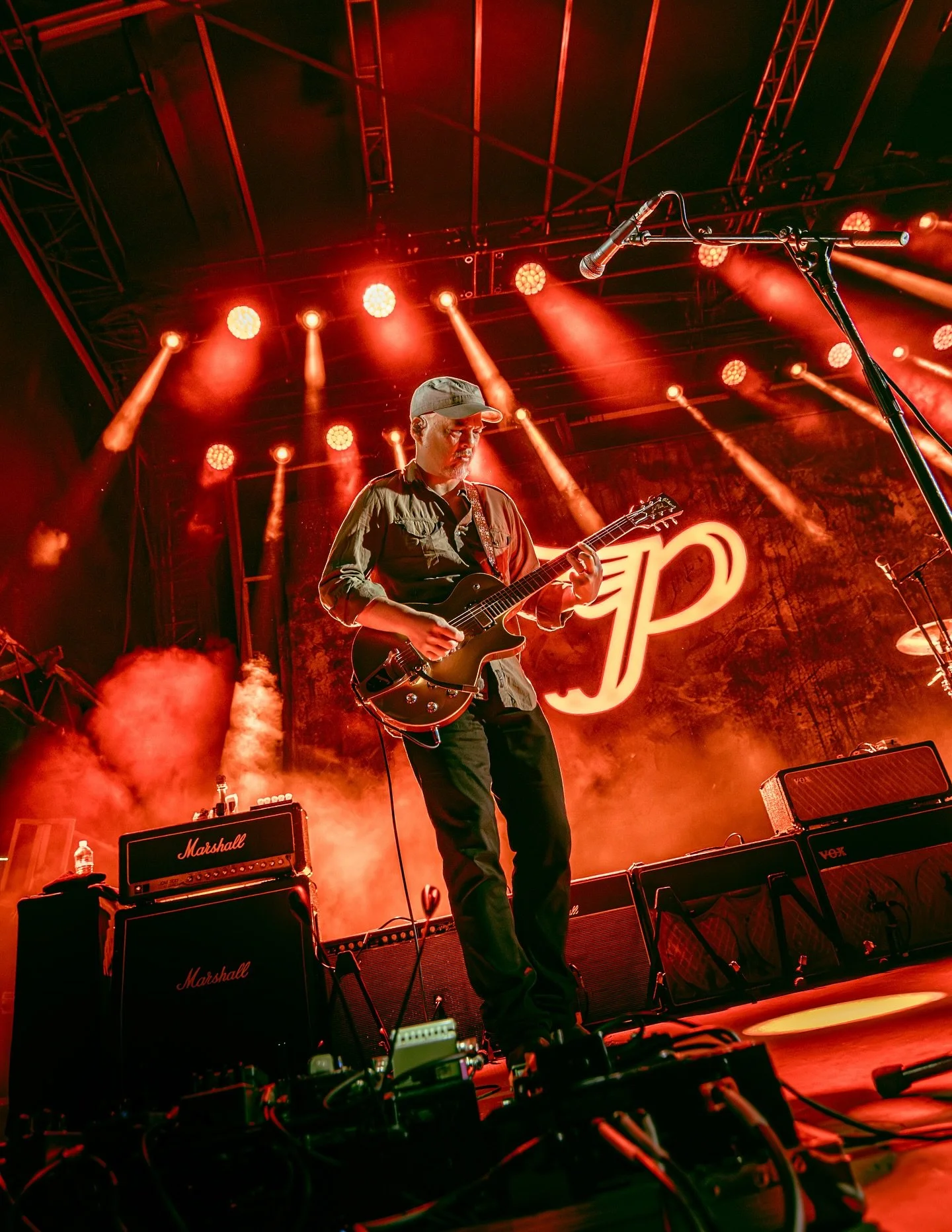 One for the books @pixiesofficial 

Captured for @facetofacetouring 📸