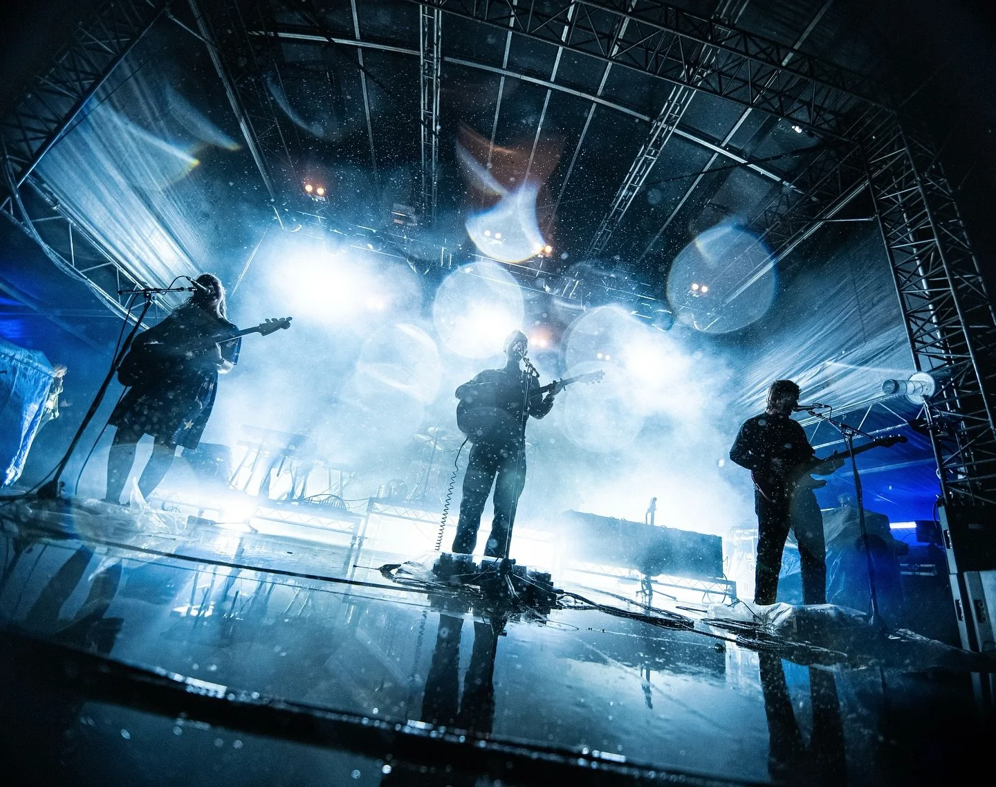 Fremantle braving the rain over the weekend for an epic evening @summersaltaus 

Shot for @facetofacetouring 📸