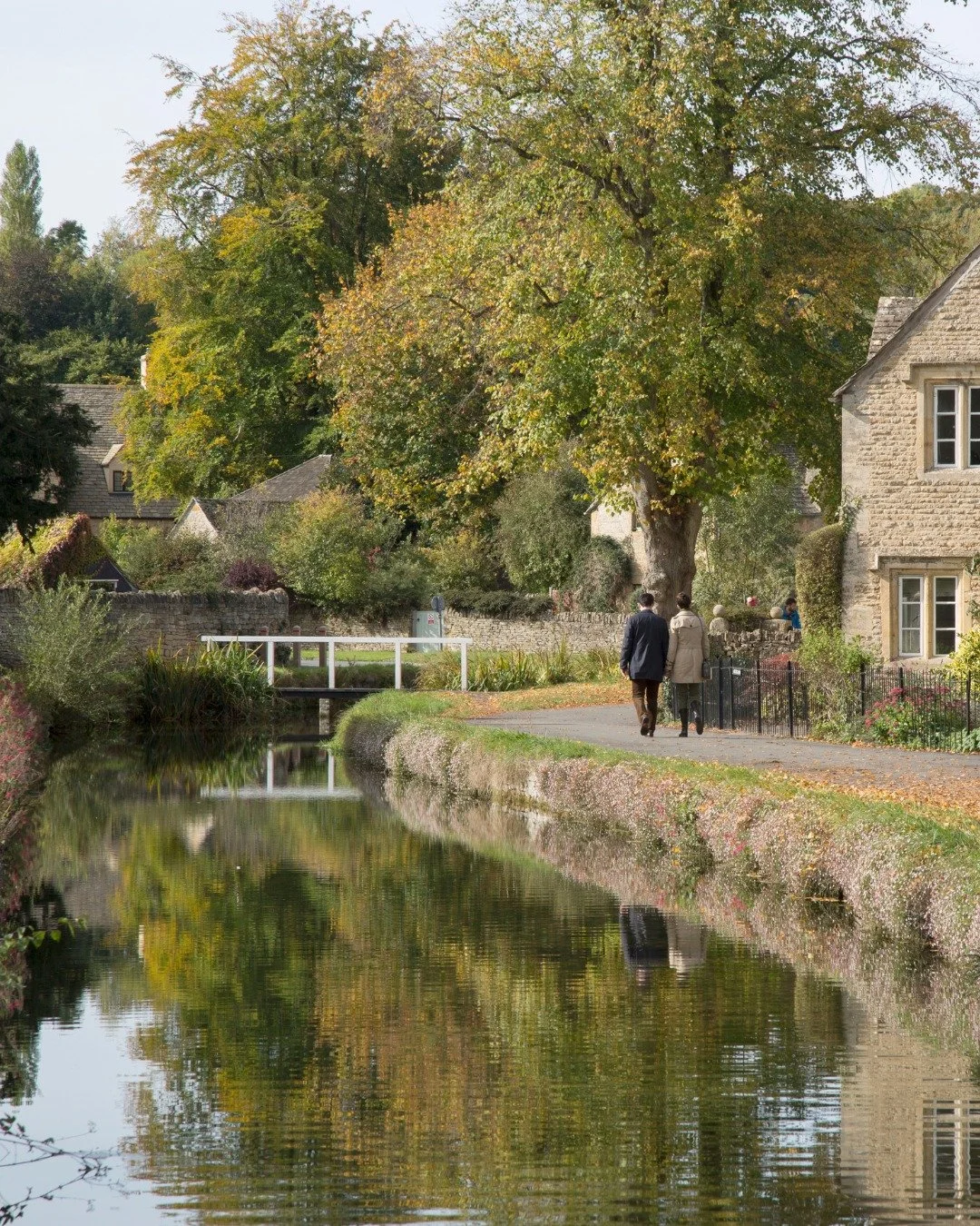 Who would you bring to Willowbrook for a cosy autumn escape in the Cotswolds? 🍂 With golden leaves, long countryside walks and evenings by the fire, September is one of the most magical times to visit.
#willowbrookradford #willowbrook #cotswoldsg