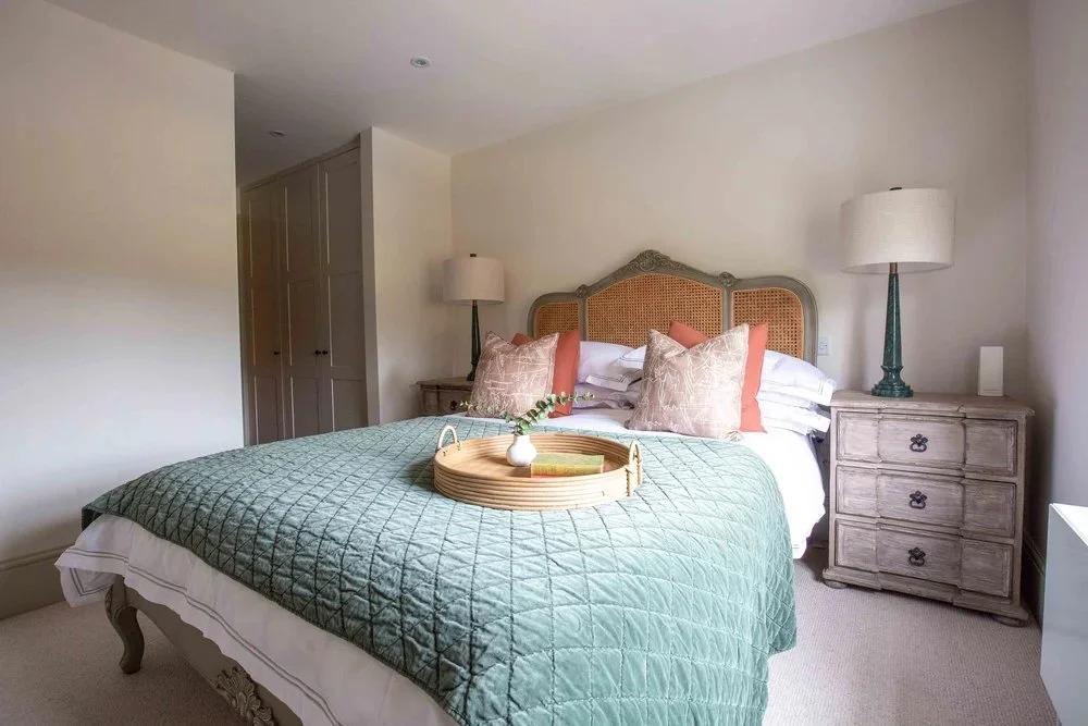 Where slow mornings and deep rest come naturally.

Upstairs at Willowbrook House, five beautifully designed bedrooms offer the perfect retreat after a day exploring the Cotswolds. Each space is finished with luxurious Hypnos or Simba mattresses, besp