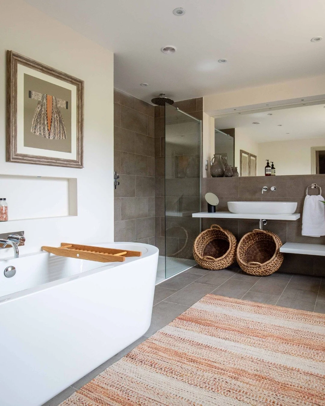 Indulgence is built into every detail at Willowbrook. Each bedroom has its own bathroom, complete with soft fluffy towels, luxury toiletries, hairdryers and calming pillow sprays to help you unwind. Get ready for bed, or a day out in peace and quiet!