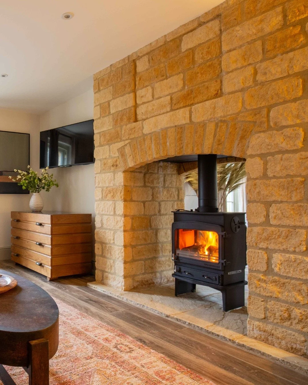 Every corner of Willowbrook has been designed with comfort and ease in mind ✨
From the super-king beds and soft furnishings to the fully equipped kitchen and luxury toiletries, everything you need for a seamless stay is right here.

Whether you&rsquo