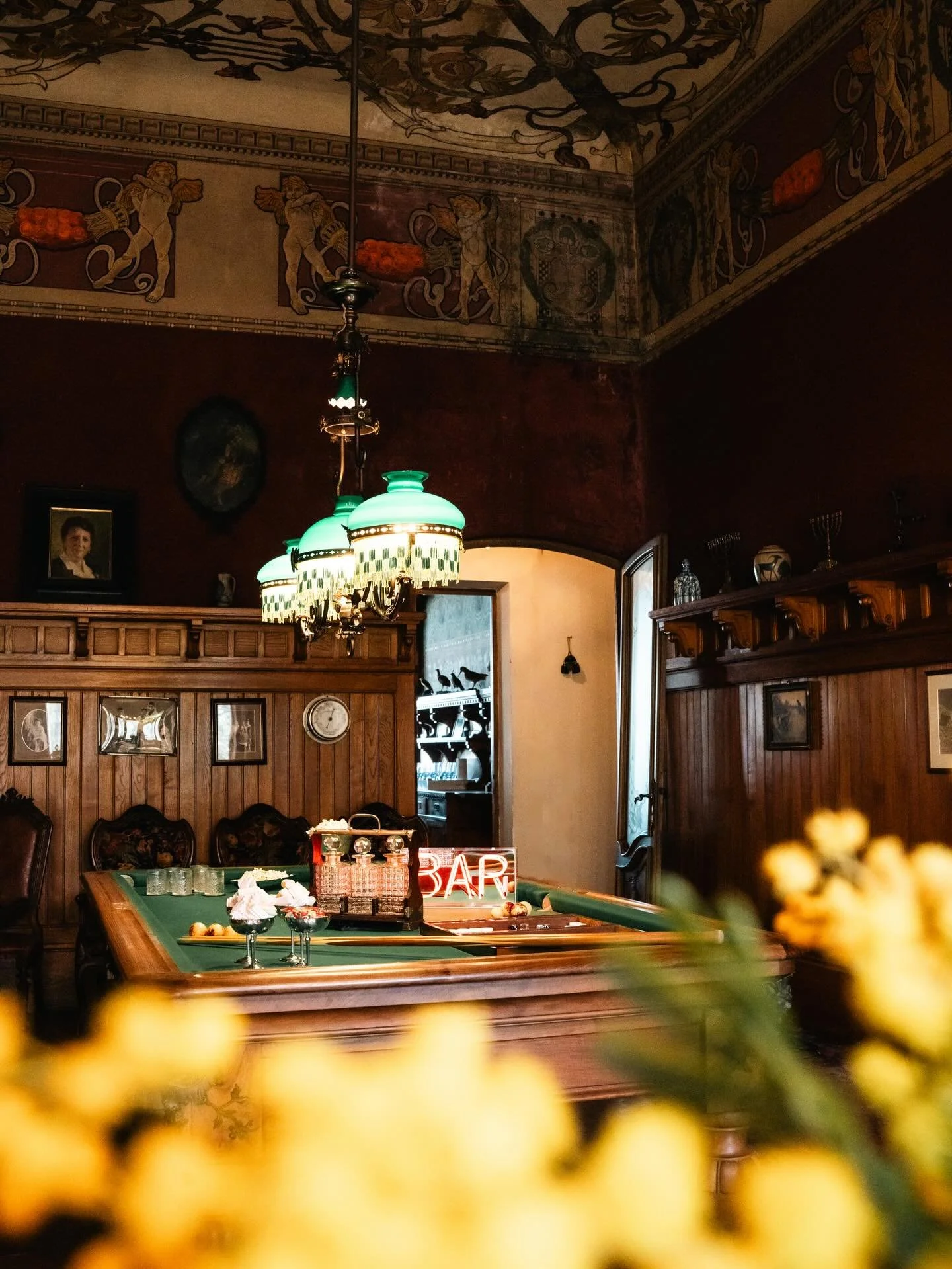 Late rounds in the billiard room 🎱