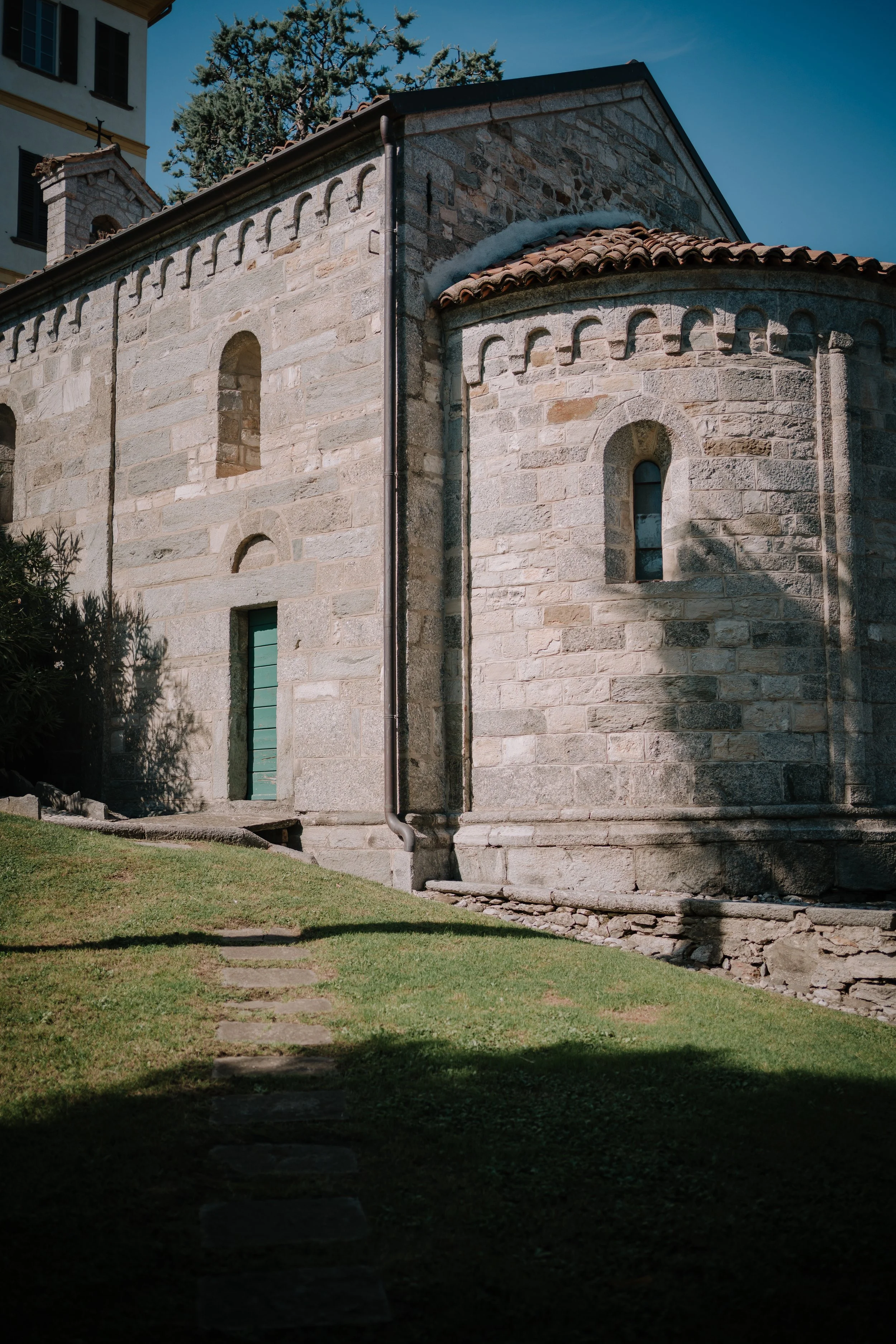 Como hidden wedding church