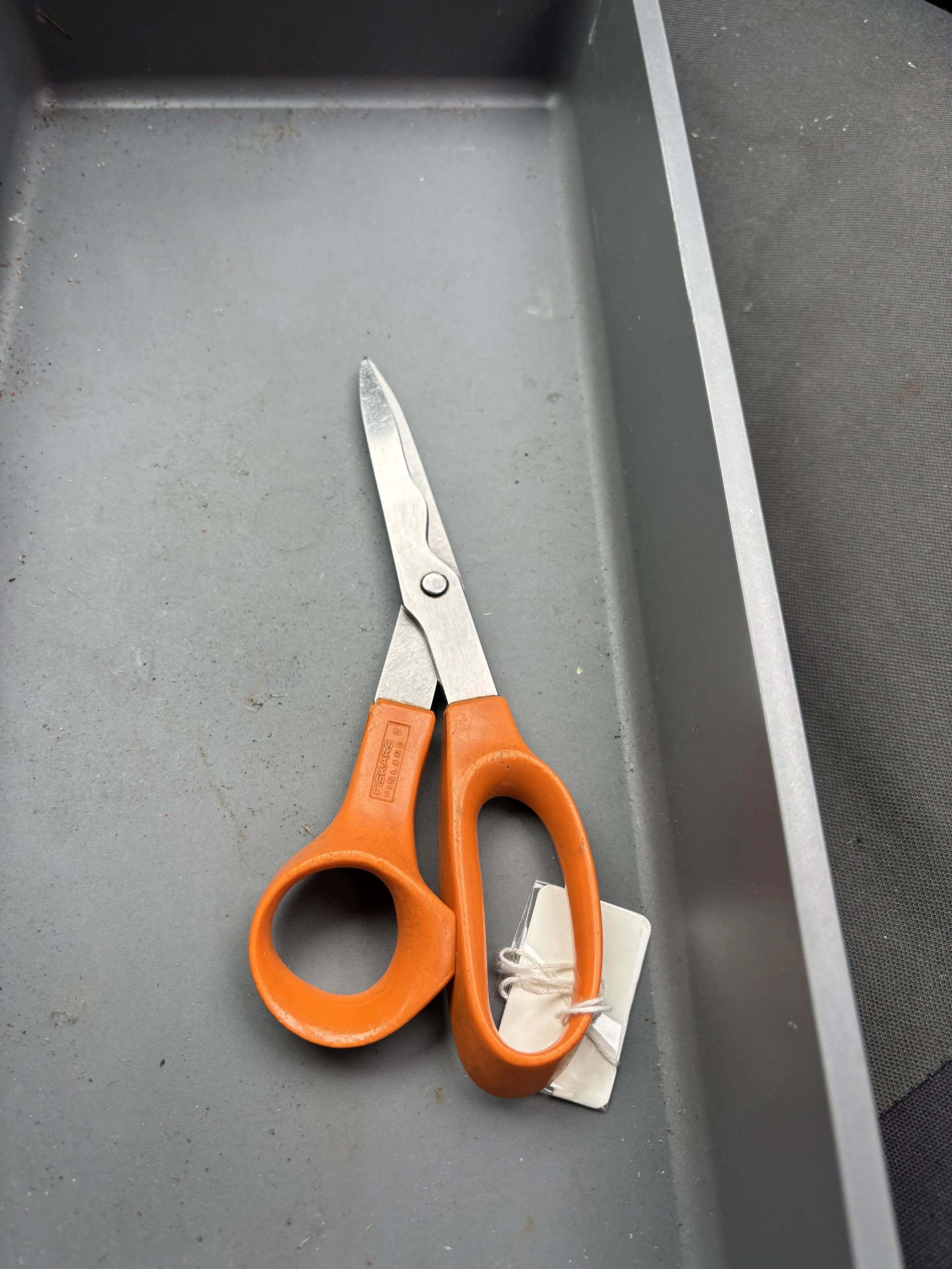 Sharpened Kitchen Scissors Poynton, Sharpened Kitchen Scissors Stockport Sk12, re-alligned scissors, kitchen scissor sharpening service poynton, kitchen scissor sharpening service stockport, kitchen scissor sharpening service cheshire