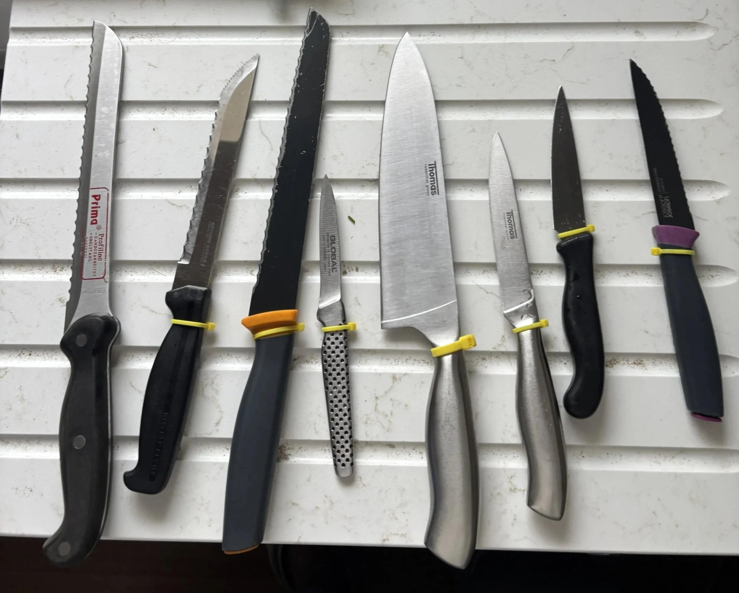A set of high quality kitchen knives including serrated knives | Abersoch, Mynytho, Pwllheli, North Wales