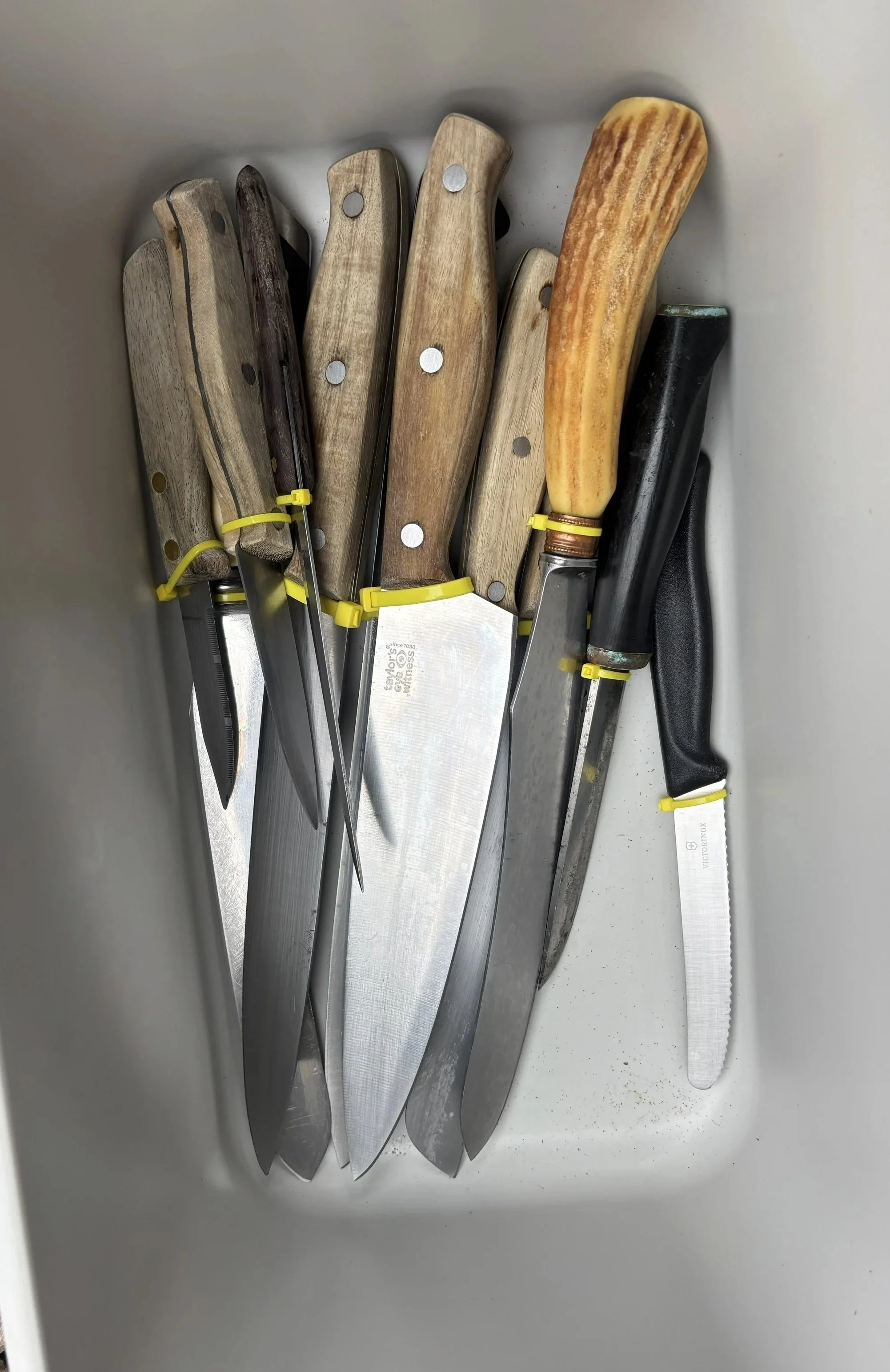 where to get my knives sharpened in Pwllheli, where to get my knives sharpened in North Wales, sharp knives, knife sharpening service, sharpened knife