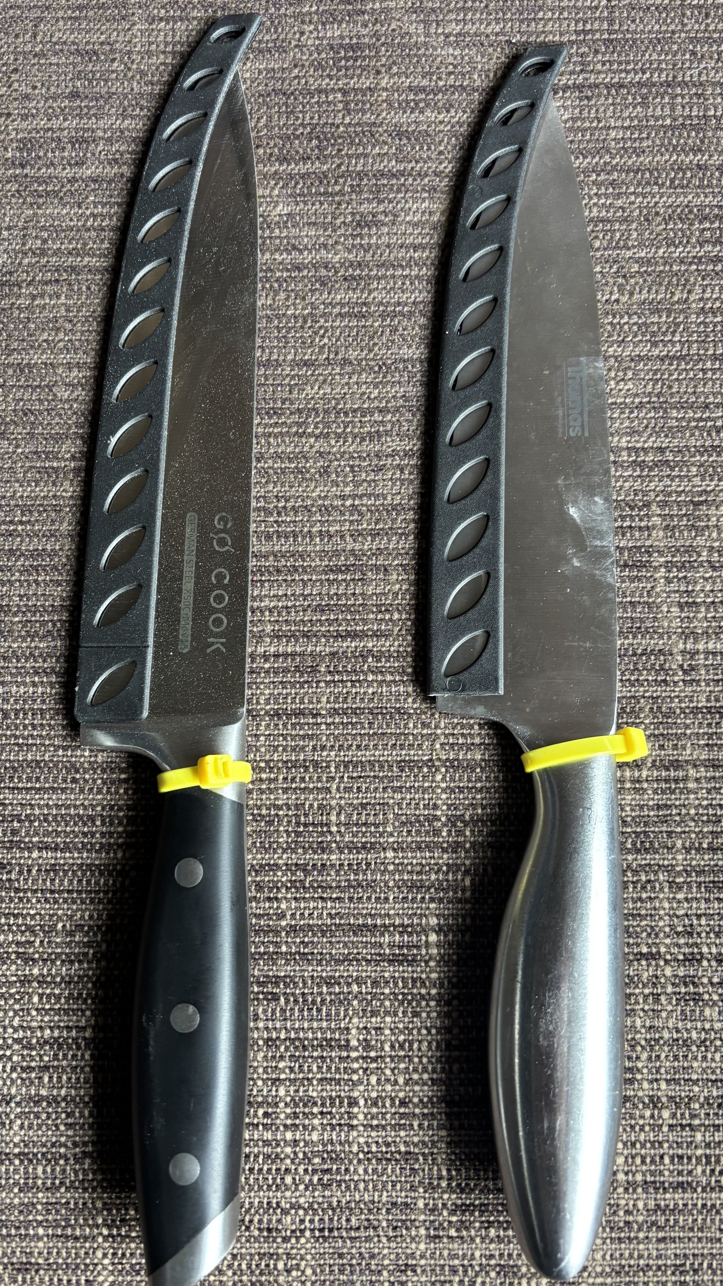 2 Sharpened Chef Knives with blade covers - Mynytho