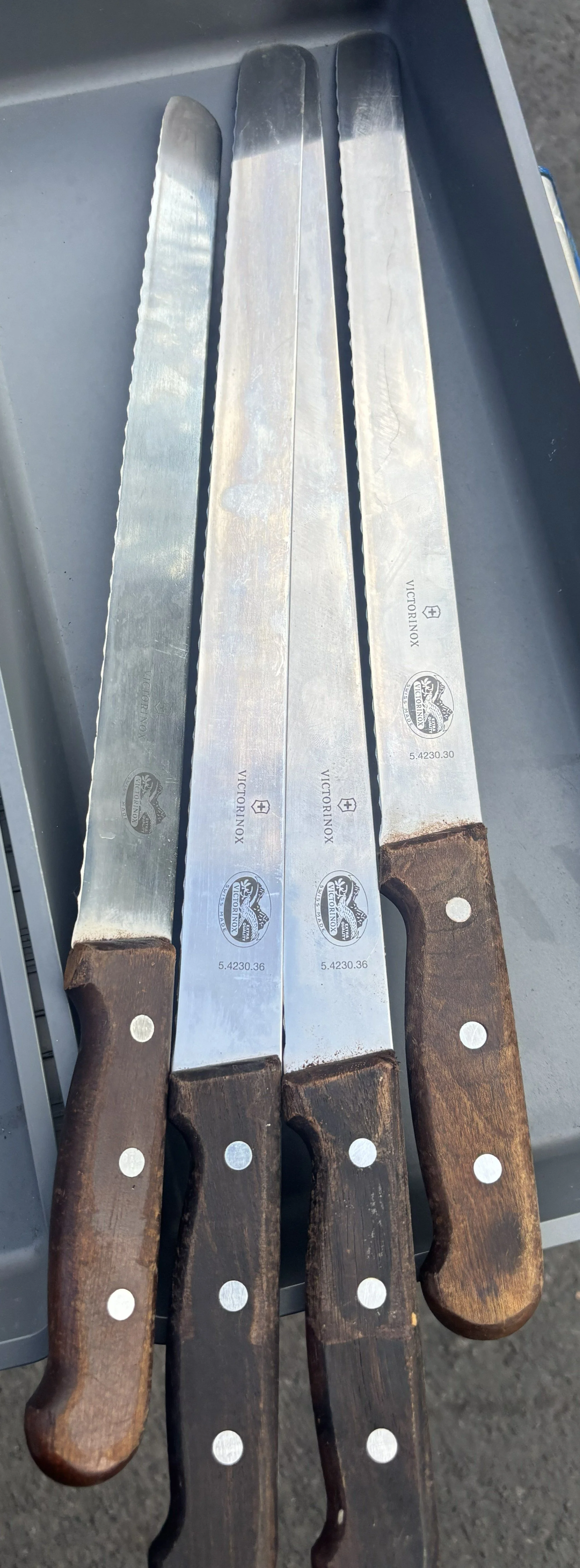 Sharpened Kitchen Knives Levenshulme, Kitchen knife sharpening Levenshulme, Knife sharpening service Levenshulme, Sharpening service for Bakers, sharp knives for bakers