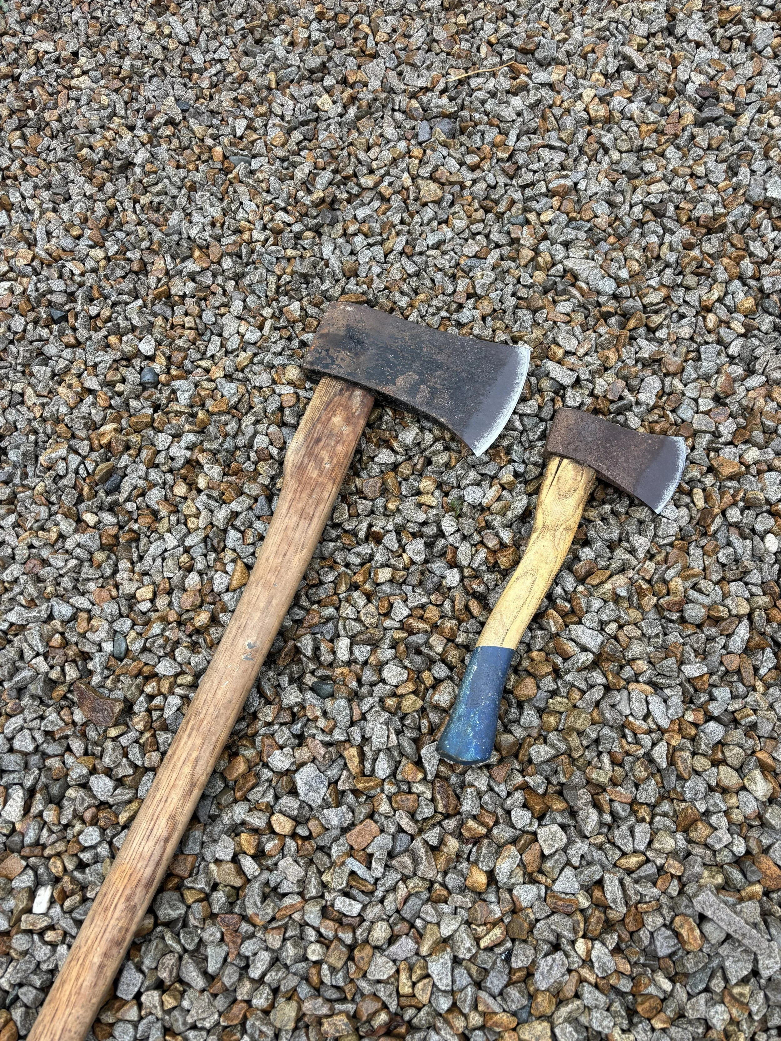 Axe sharpening Pwllheli, axe sharpening service, axe sharpening wales, where can i get my axe sharpened, sharp axe, blunted axe, blunted axes, why can't my axe chop wood?